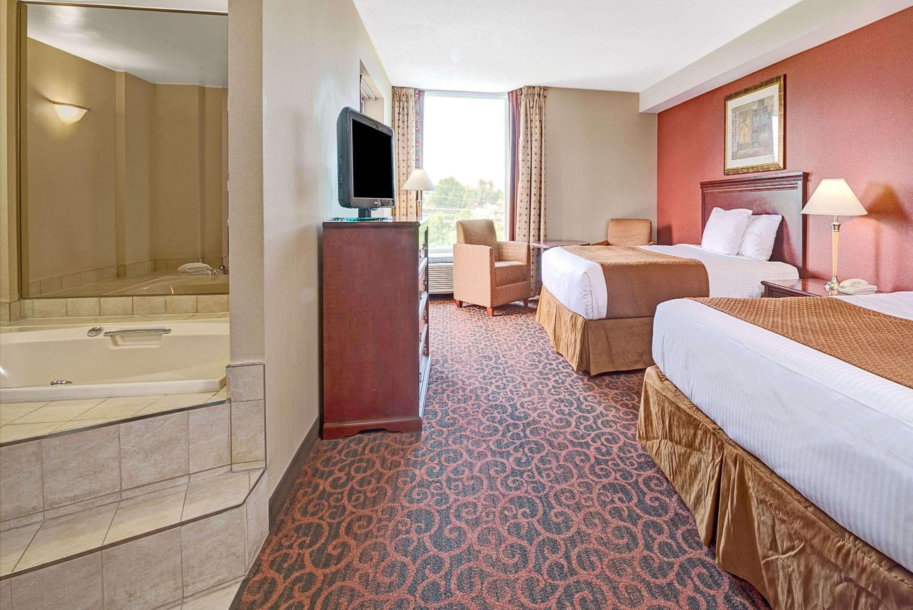 Ramada by Wyndham Niagara Falls/Fallsview
