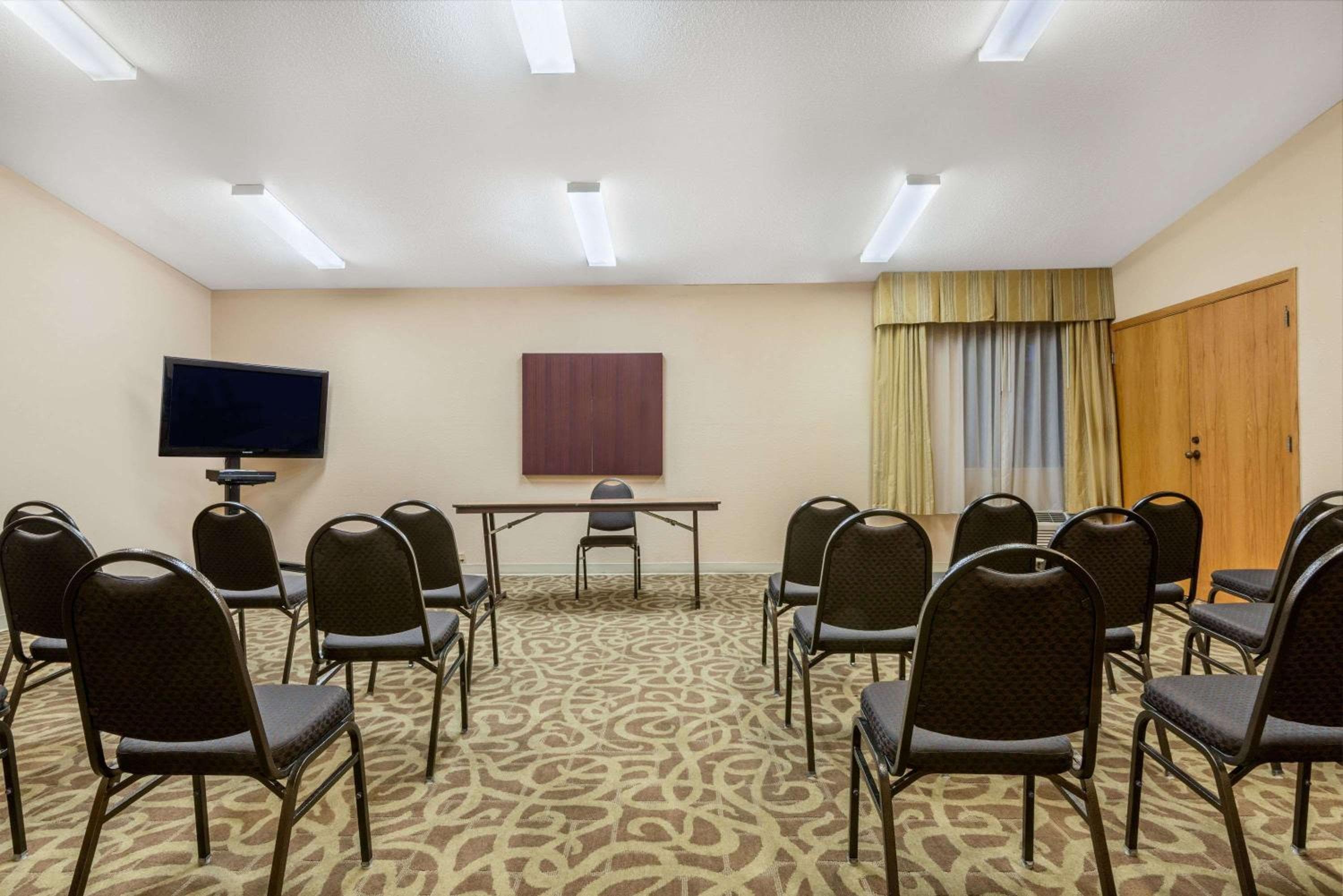 Ramada by Wyndham Columbus North