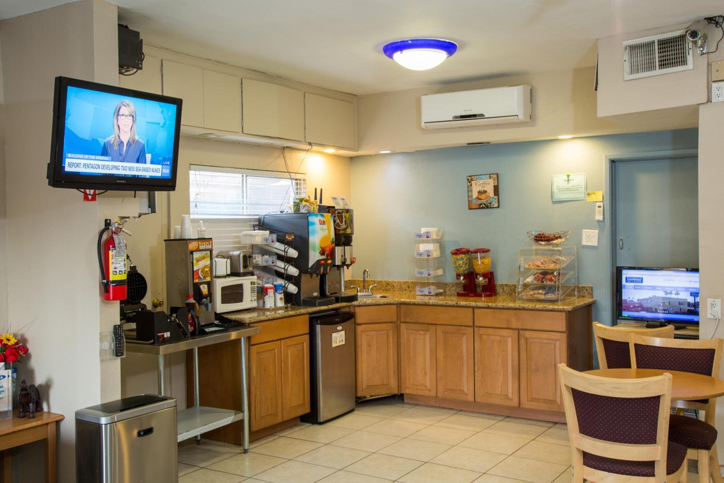 Townhouse Inn and Suites