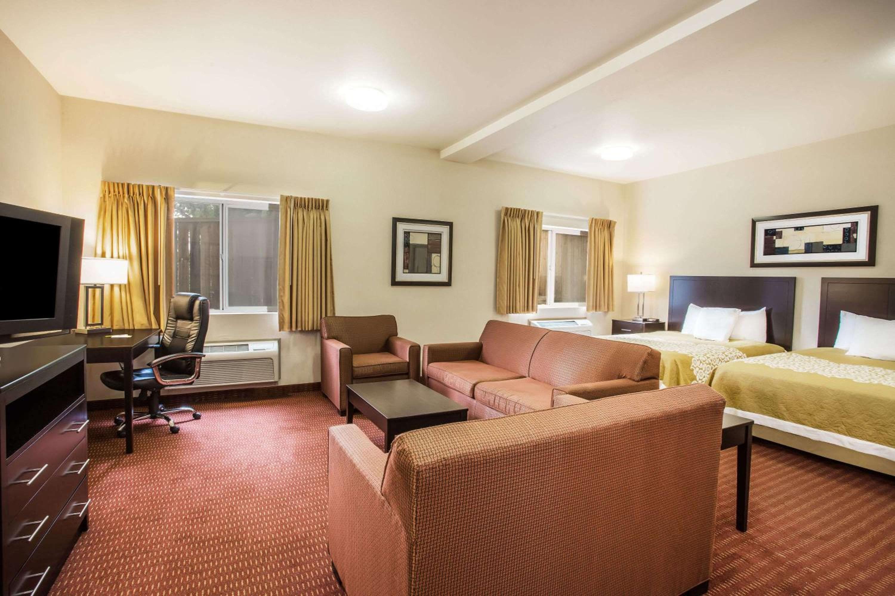 Days Inn by Wyndham Seattle Aurora