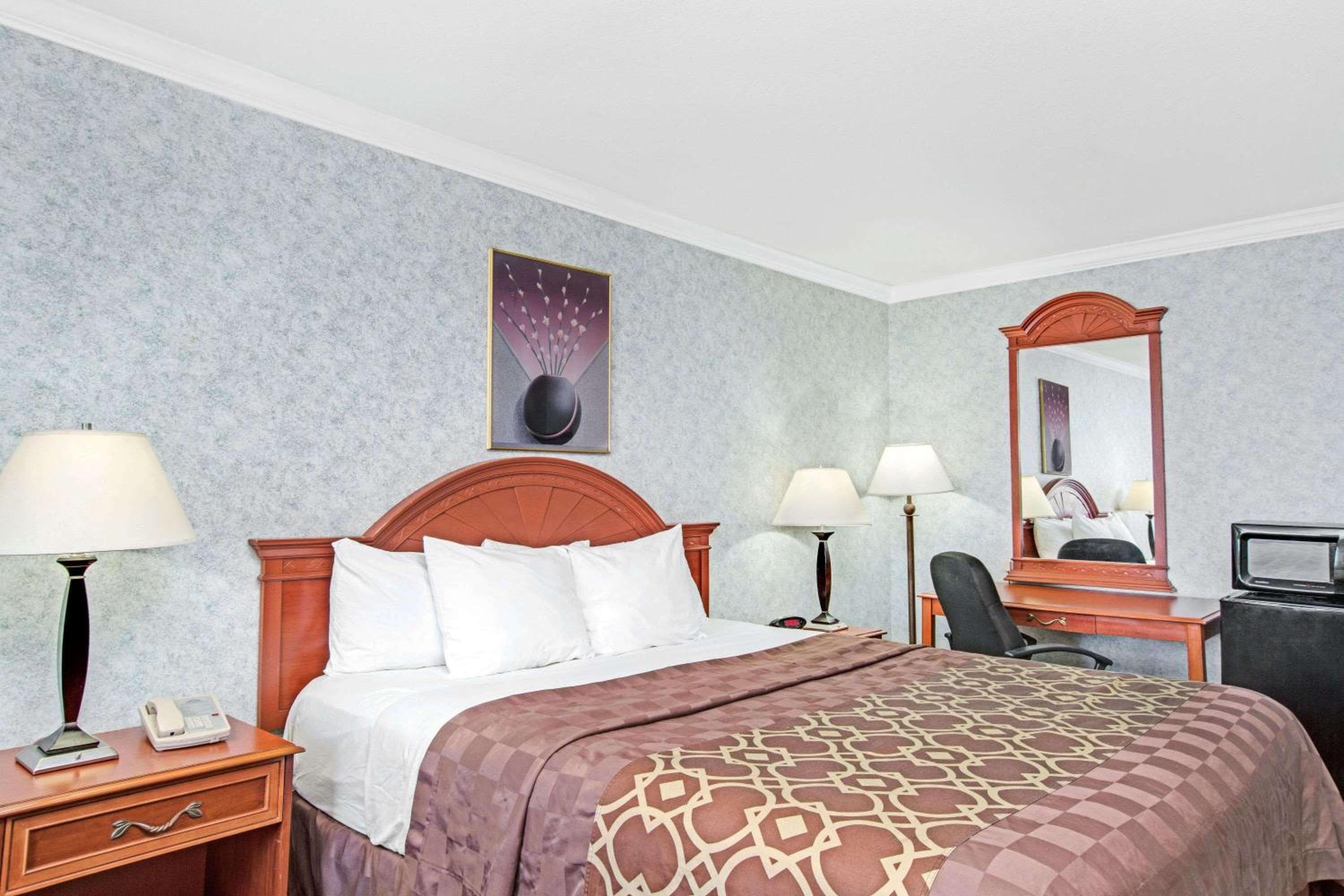 Days Inn by Wyndham Los Angeles LAX South Bay Beach City LA