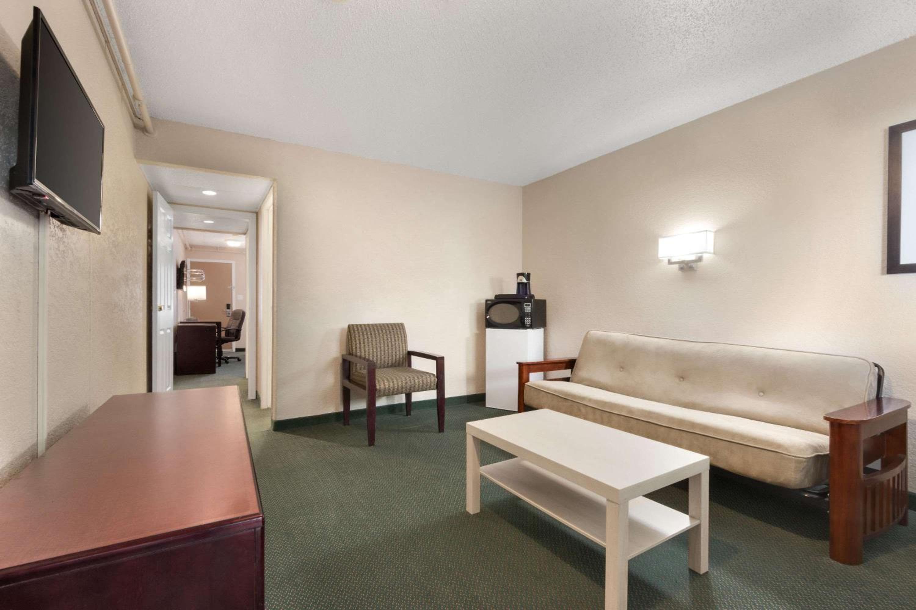 Days Inn by Wyndham Lethbridge