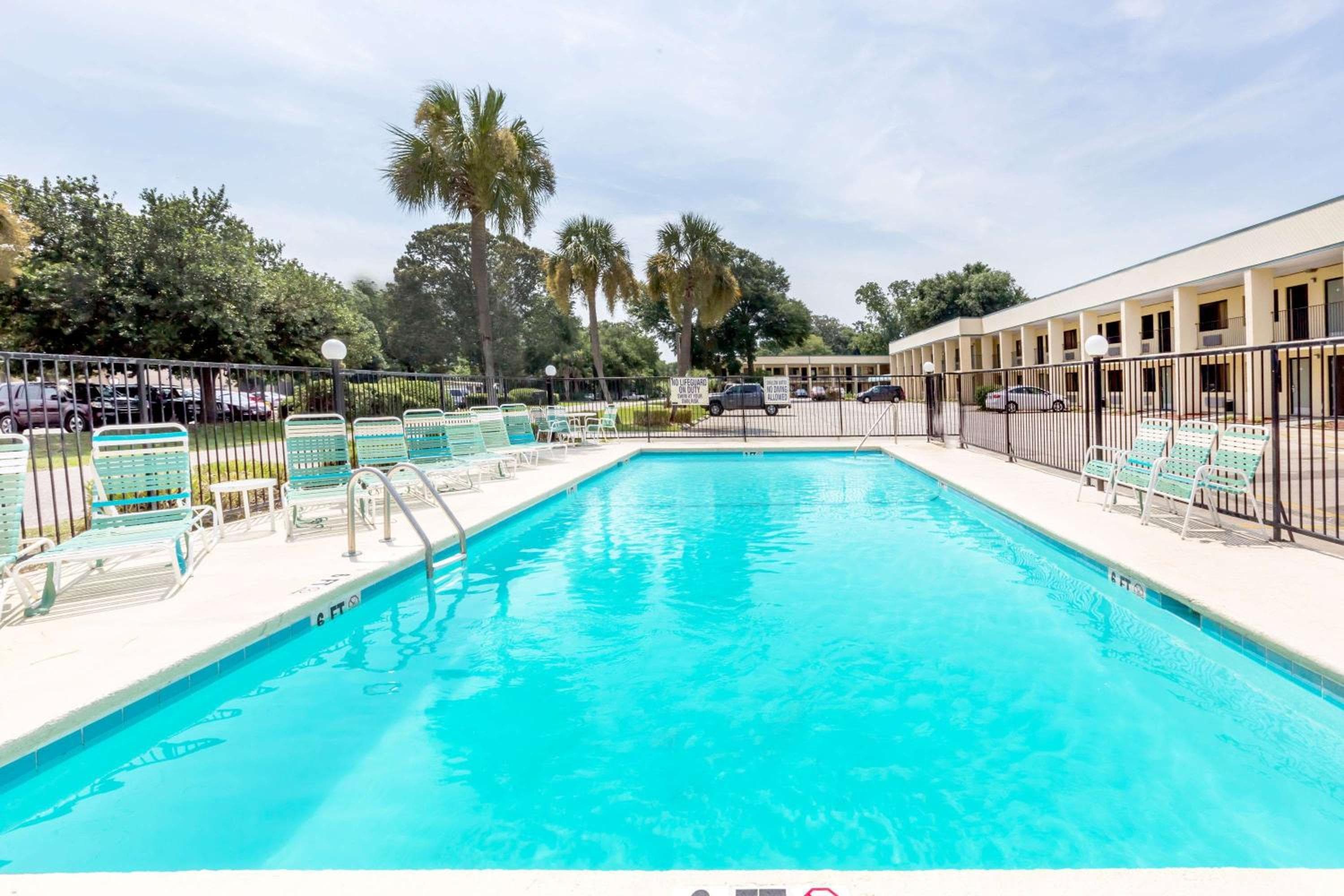 Days Inn by Wyndham Little River