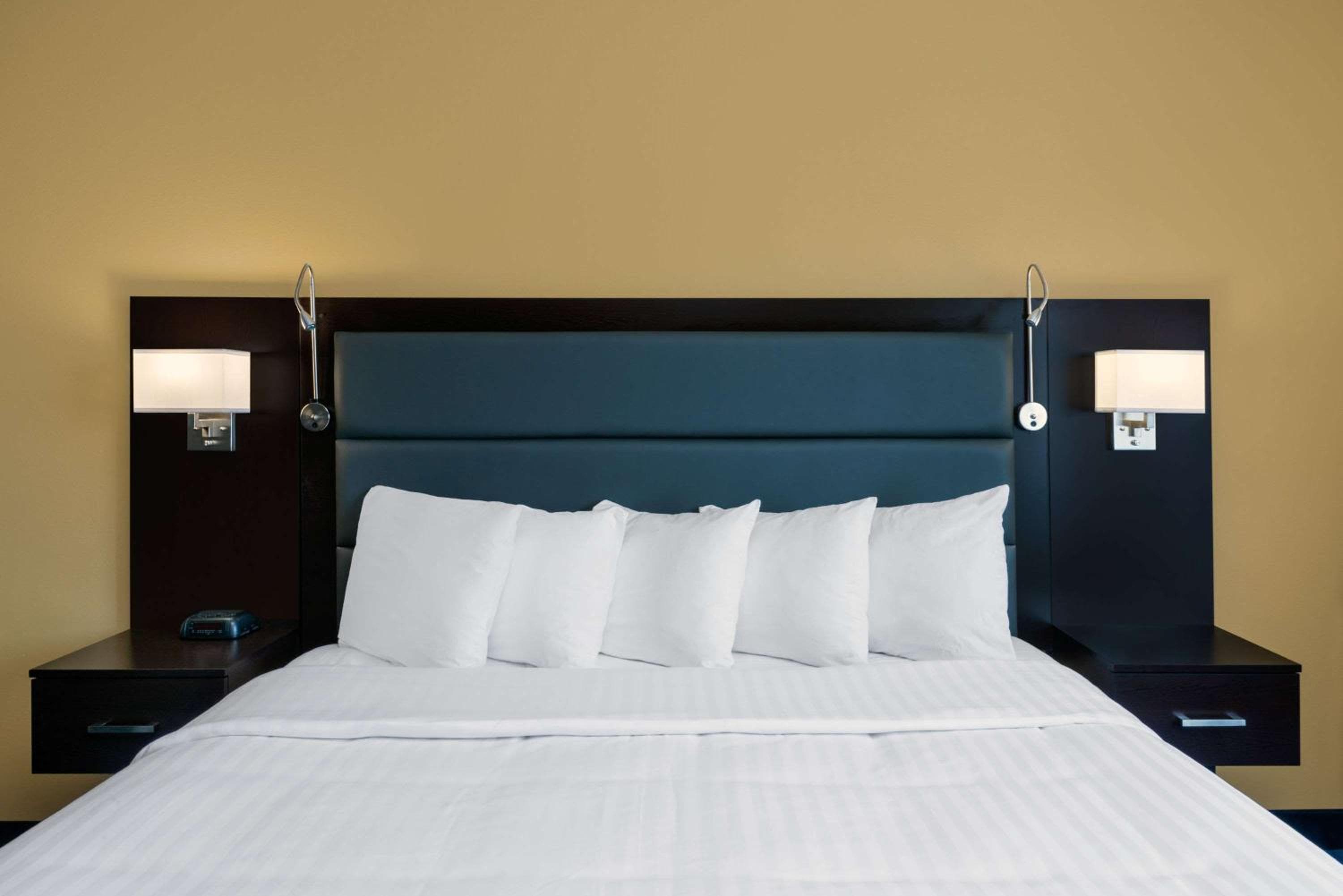 Hotel 1550 - SFO Airport FREE Shuttle