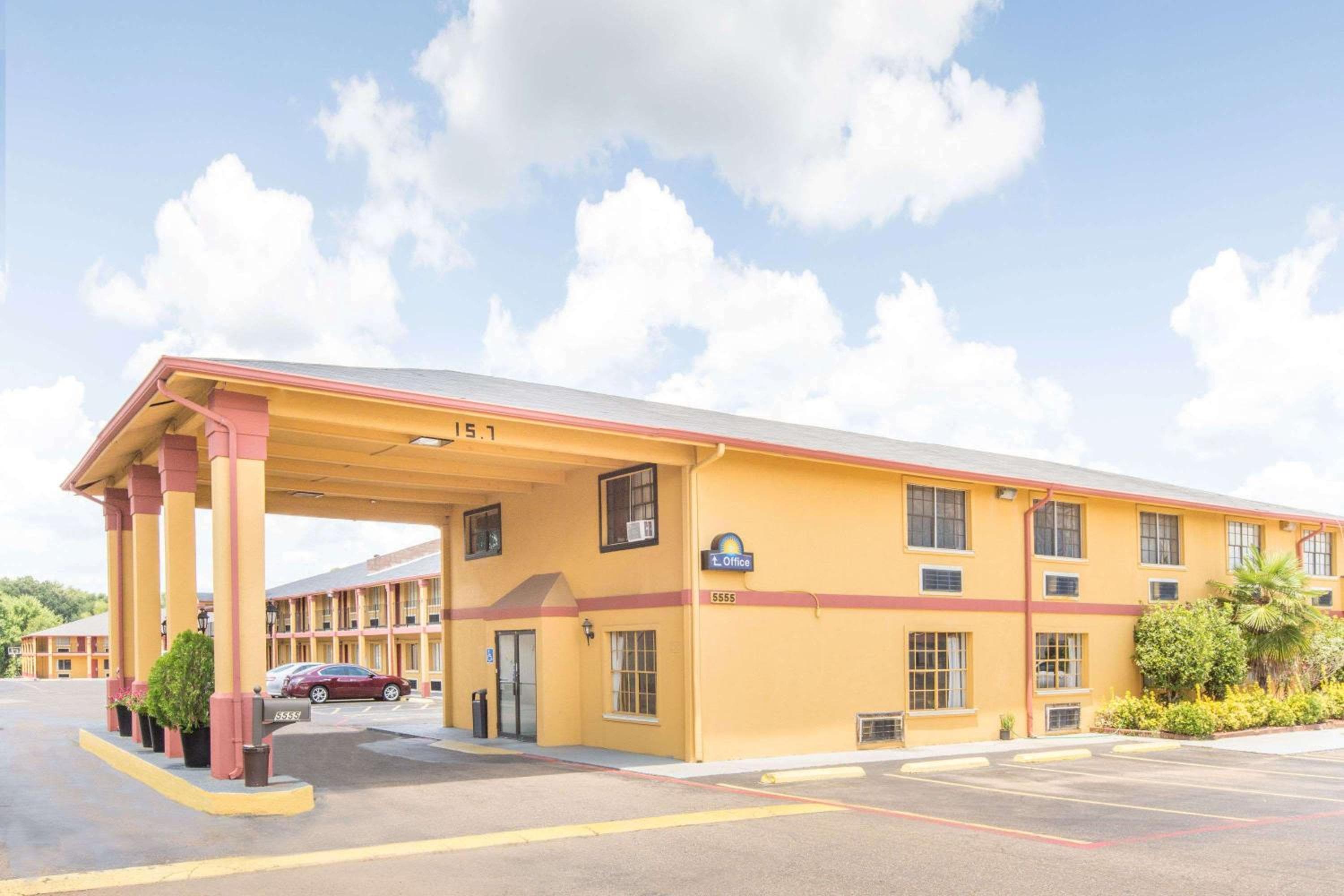 Executive Inn & Suites