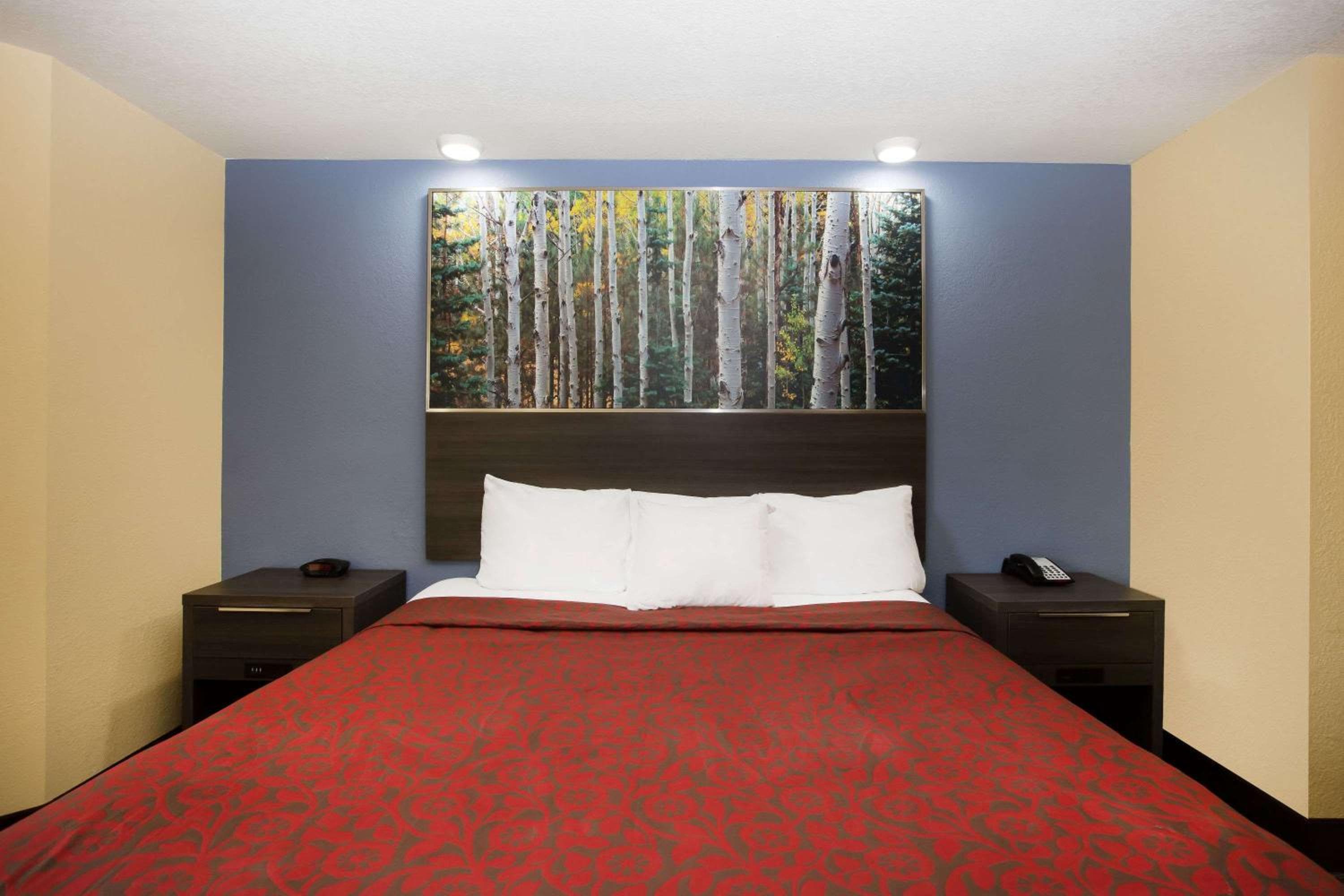 Days Inn by Wyndham Blue Springs
