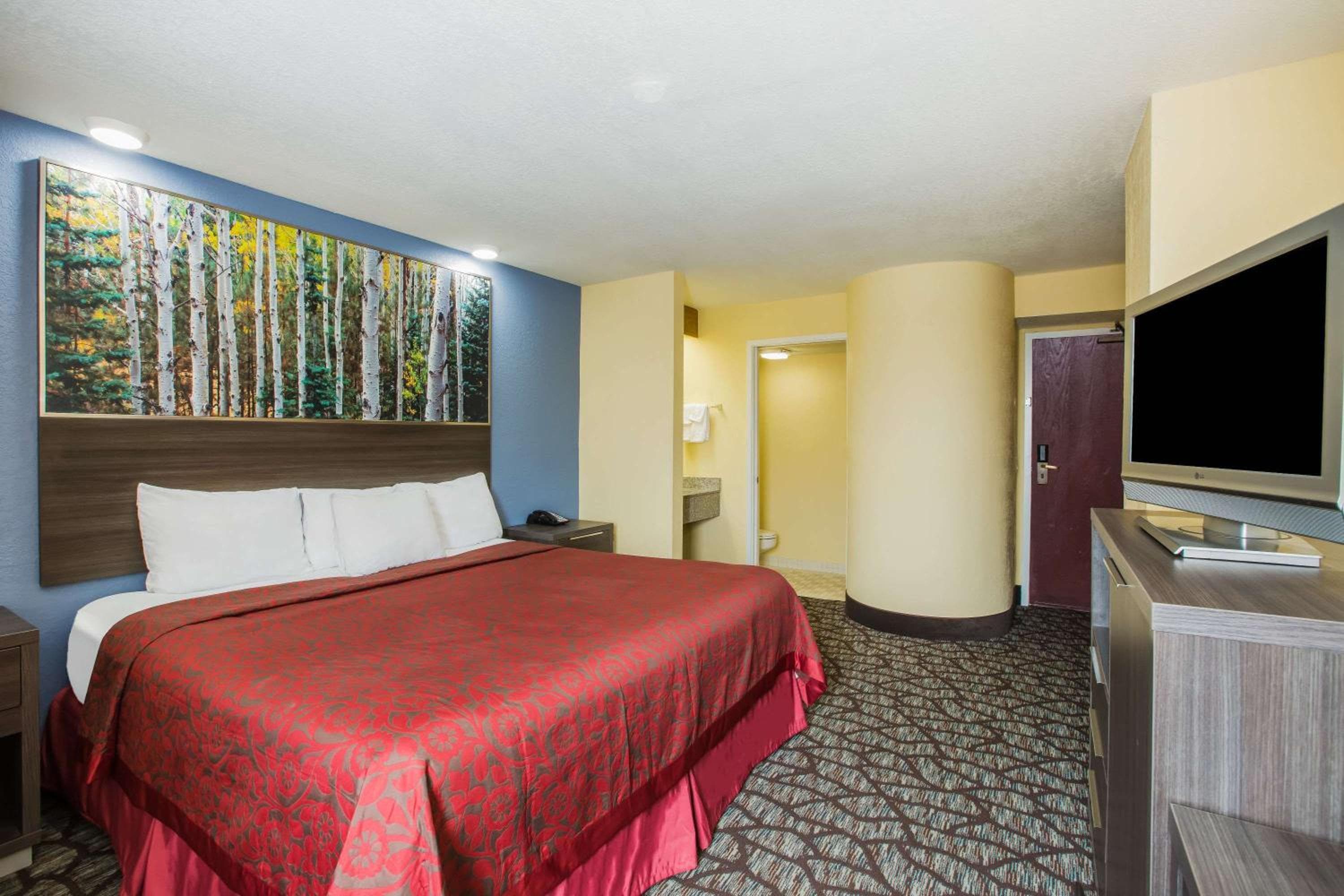 Days Inn by Wyndham Blue Springs