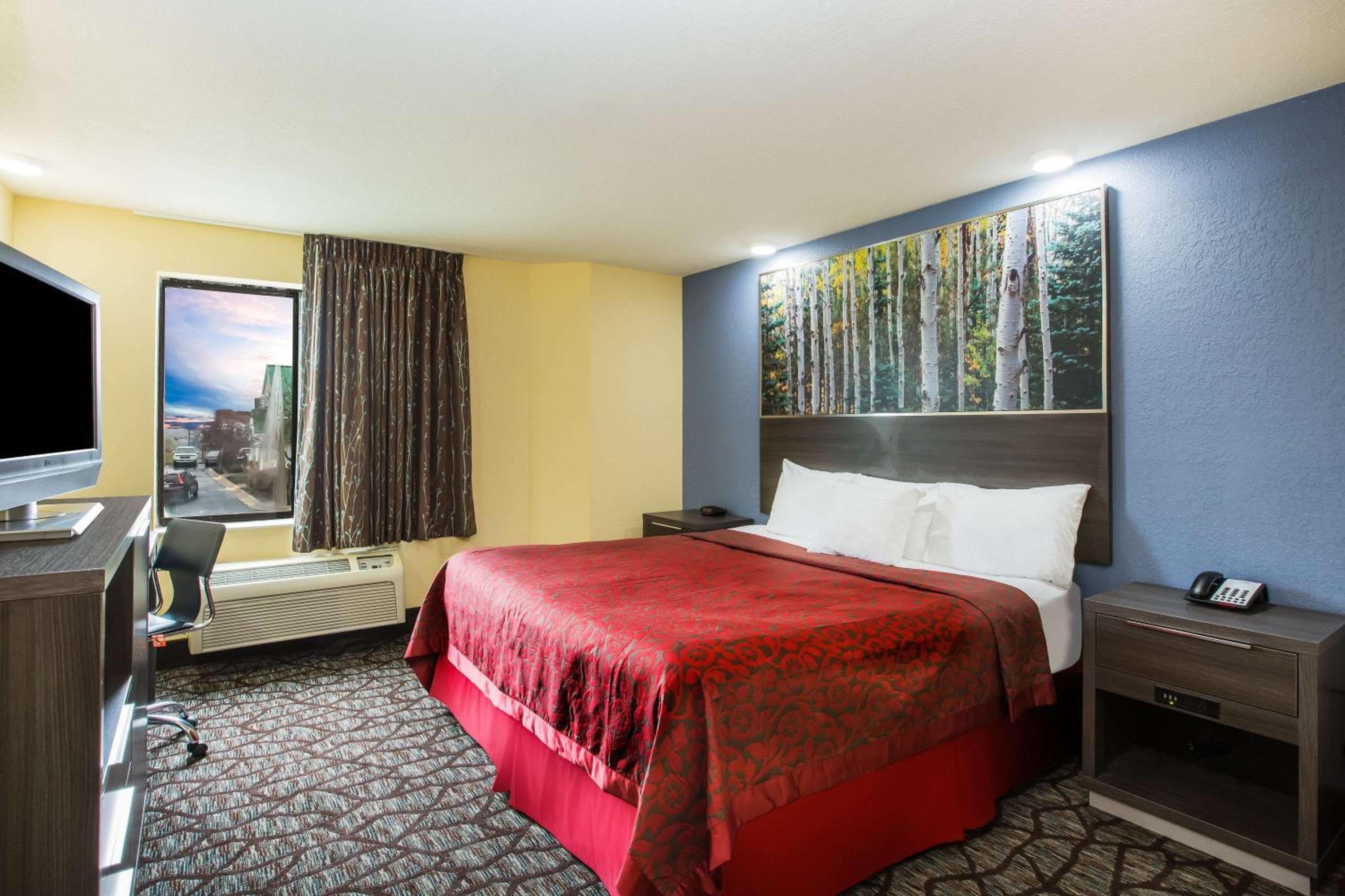 Days Inn by Wyndham Blue Springs