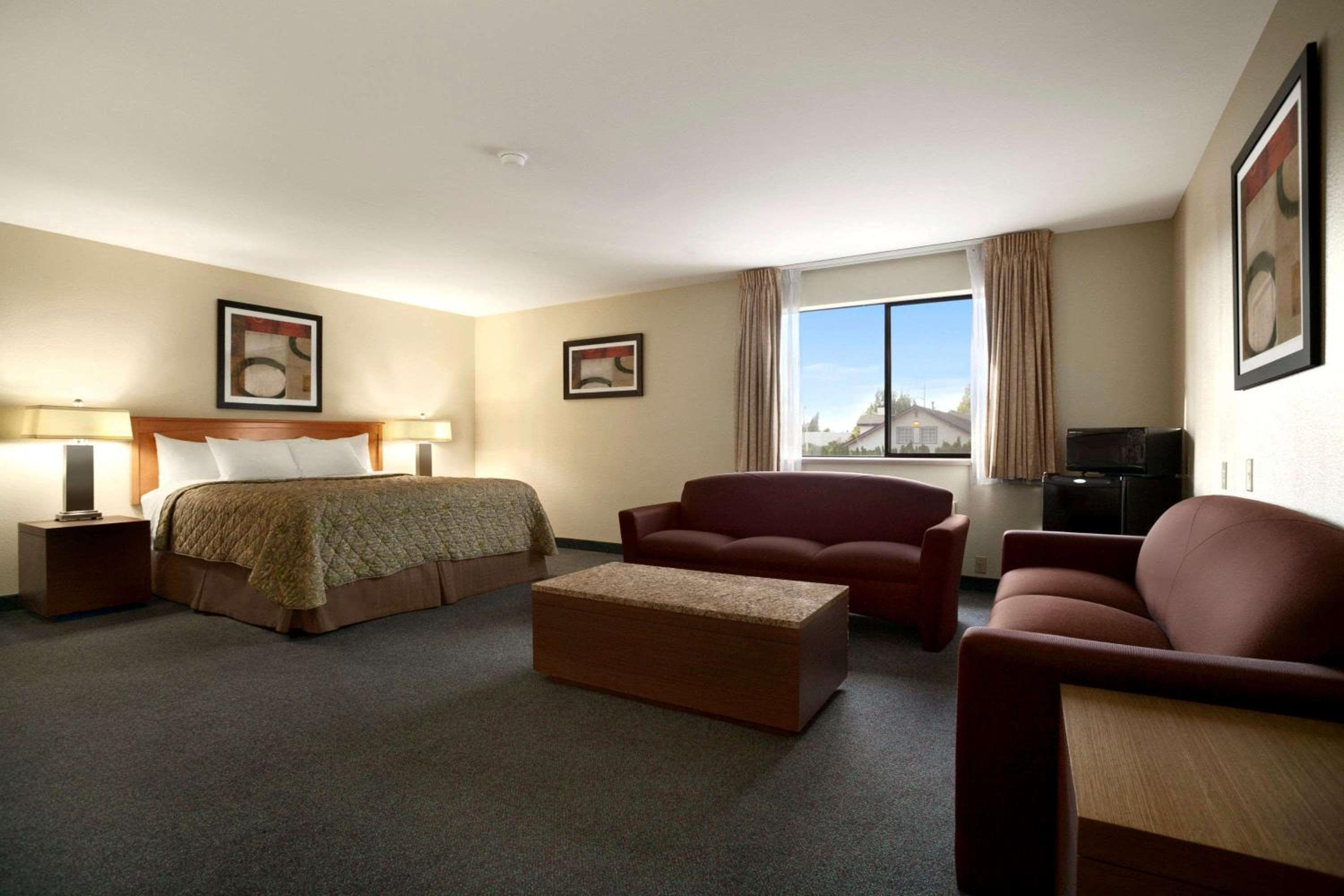 Spark by Hilton Kent Seattle