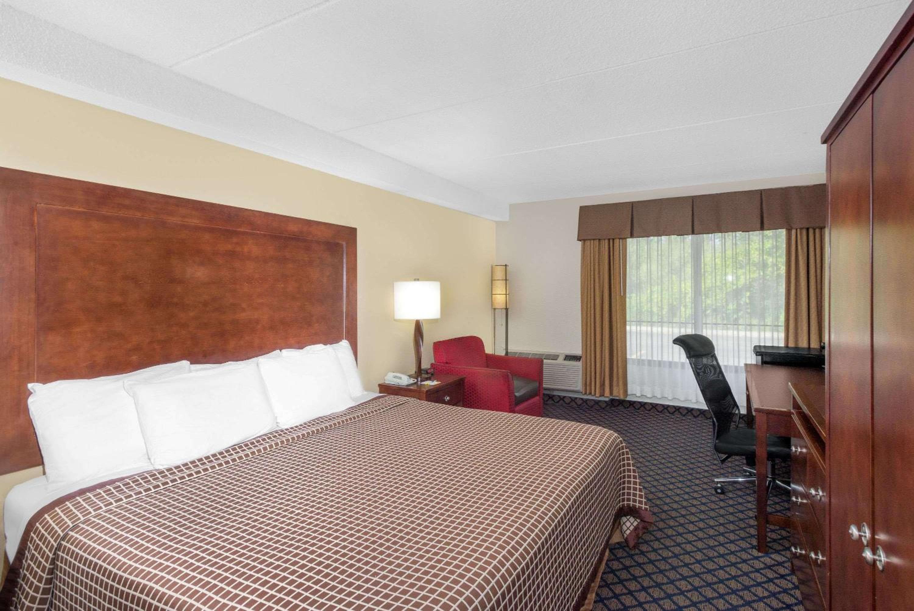 Days Inn by Wyndham Geneva/Finger Lakes