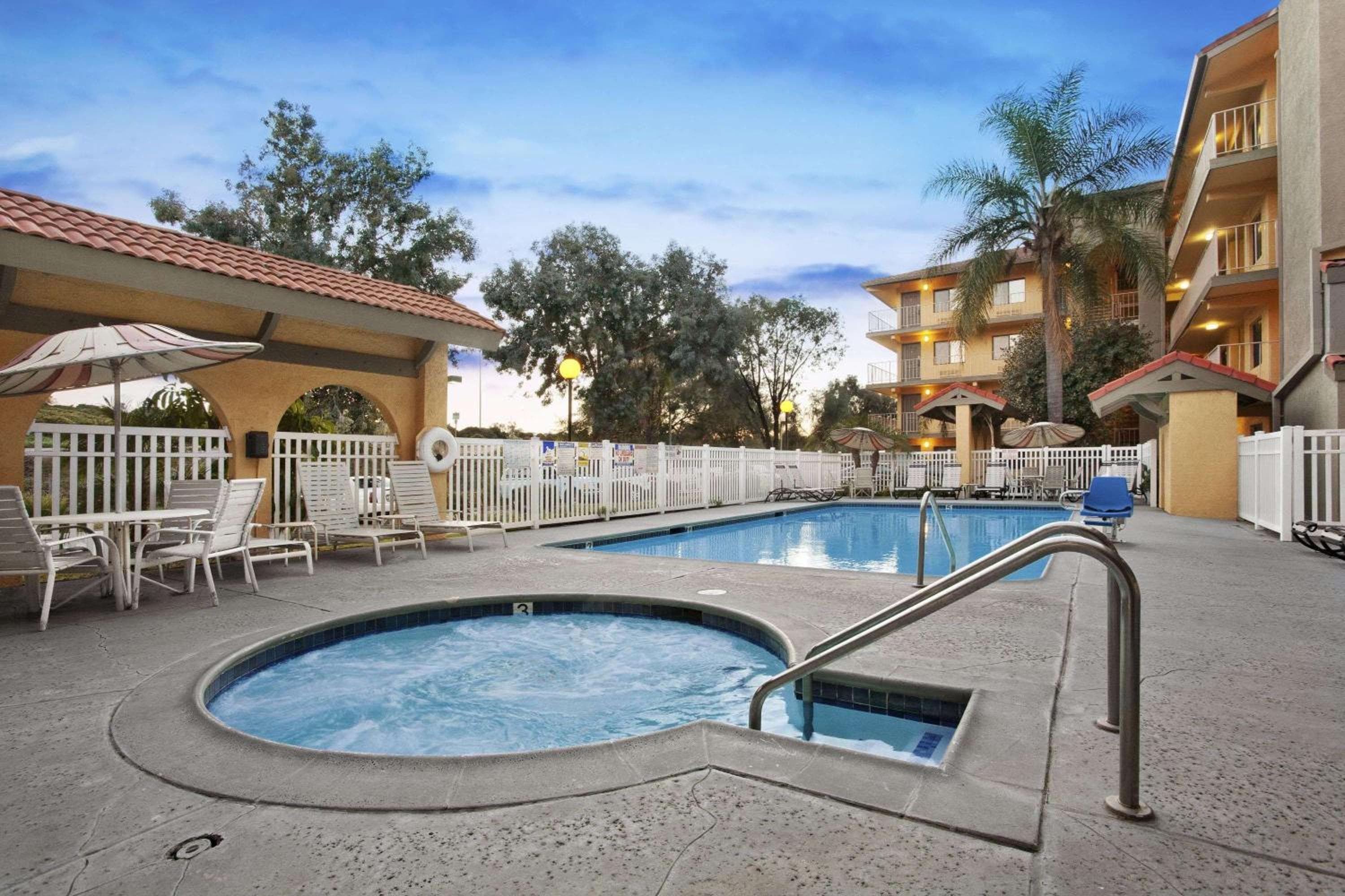 Days Inn by Wyndham Buena Park Anaheim
