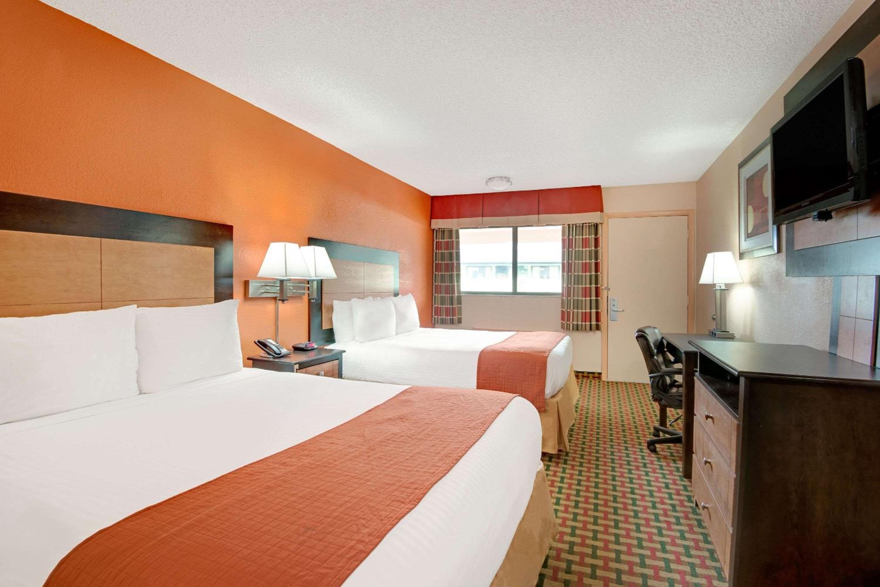Days Inn by Wyndham Independence