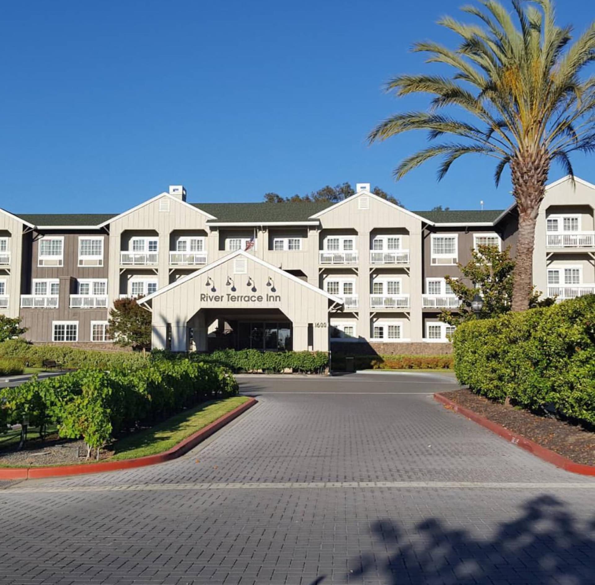 River Terrace Inn