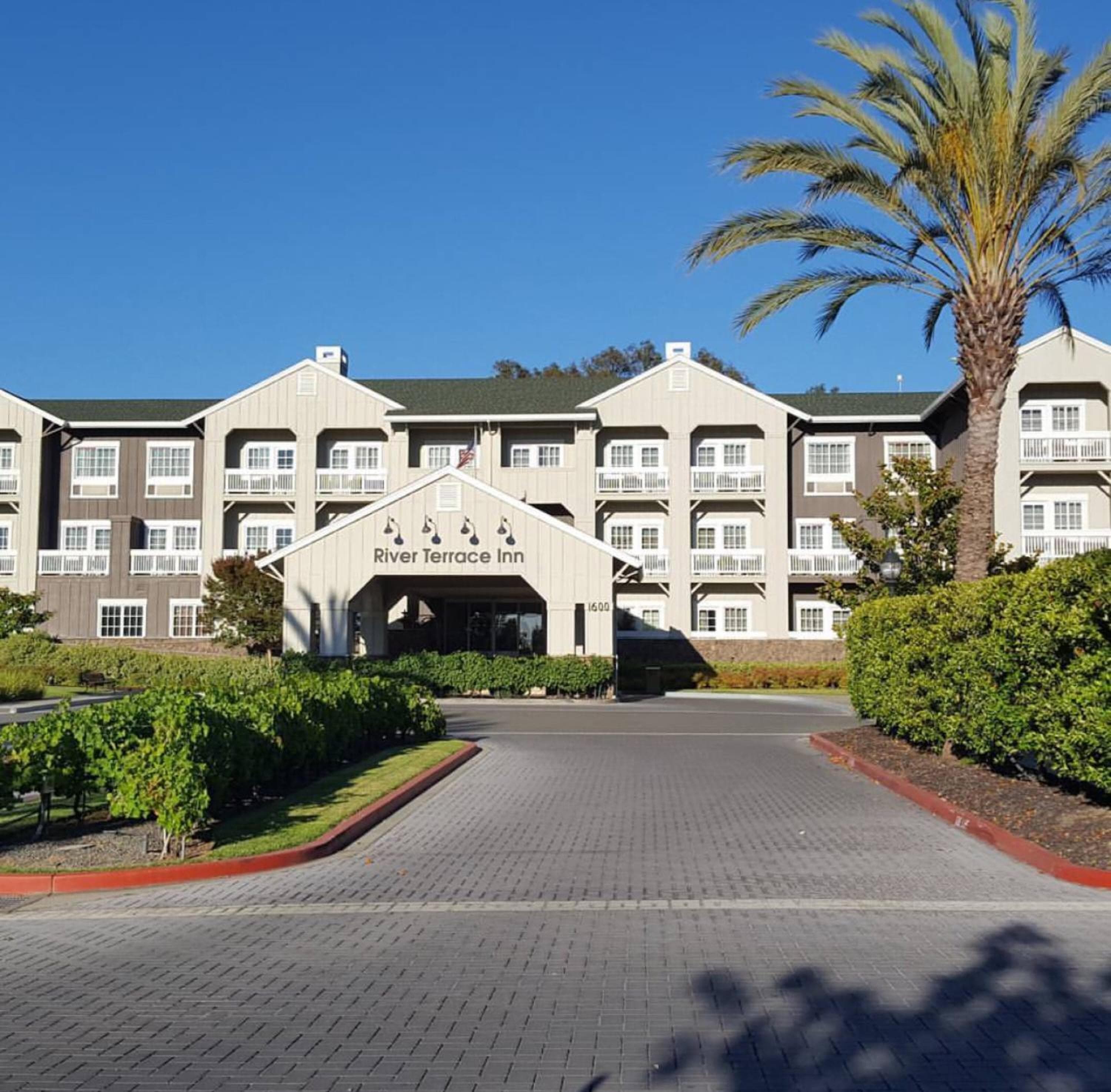 River Terrace Inn