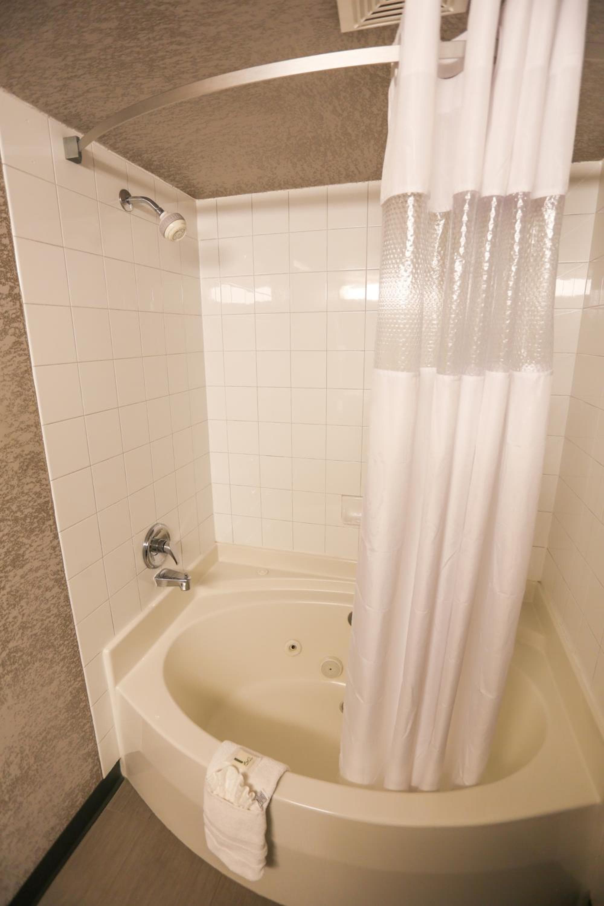 Prairie Crest Calgary Airport by IHG