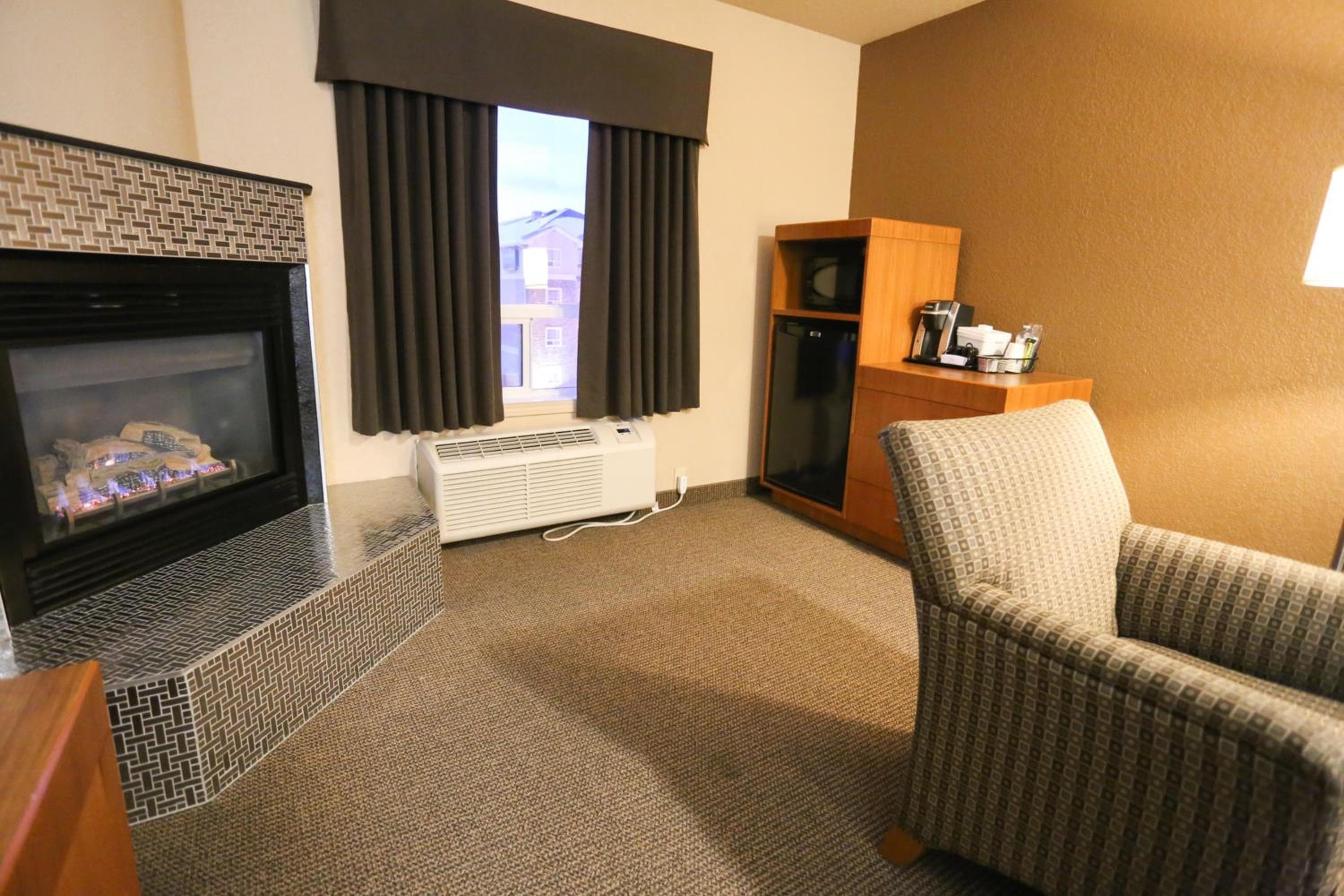 Prairie Crest Calgary Airport by IHG