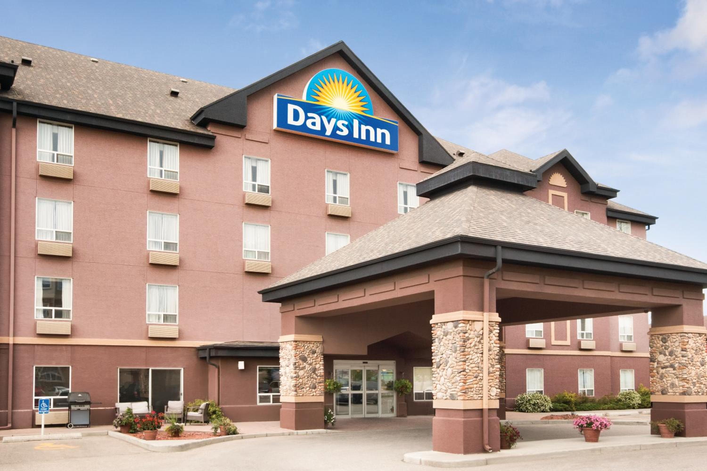 Prairie Crest Calgary Airport by IHG