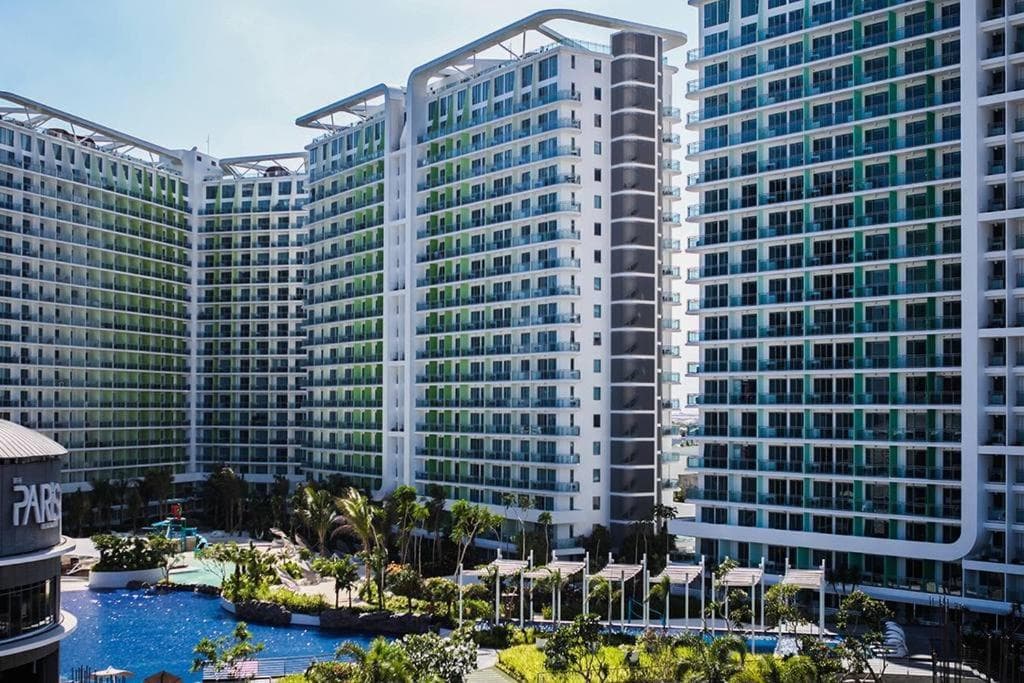 Azure C7 Balcony, Wifi, Near Mall Airport