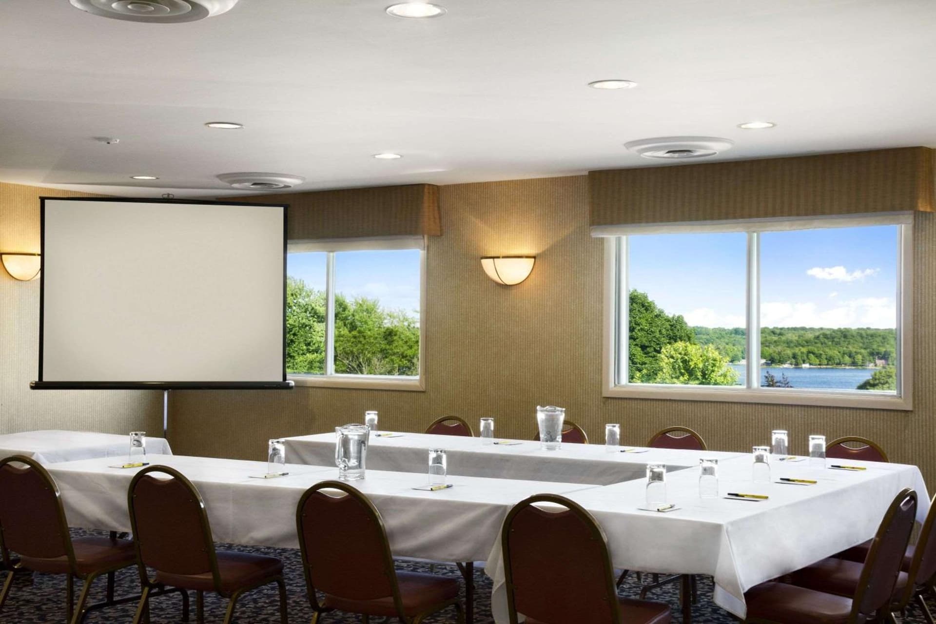Super 8 by Wyndham Brockville
