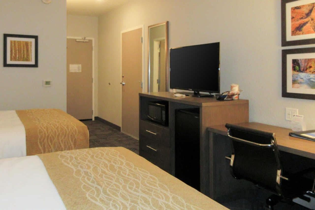 Comfort Inn & Suites Shawnee - Kansas City