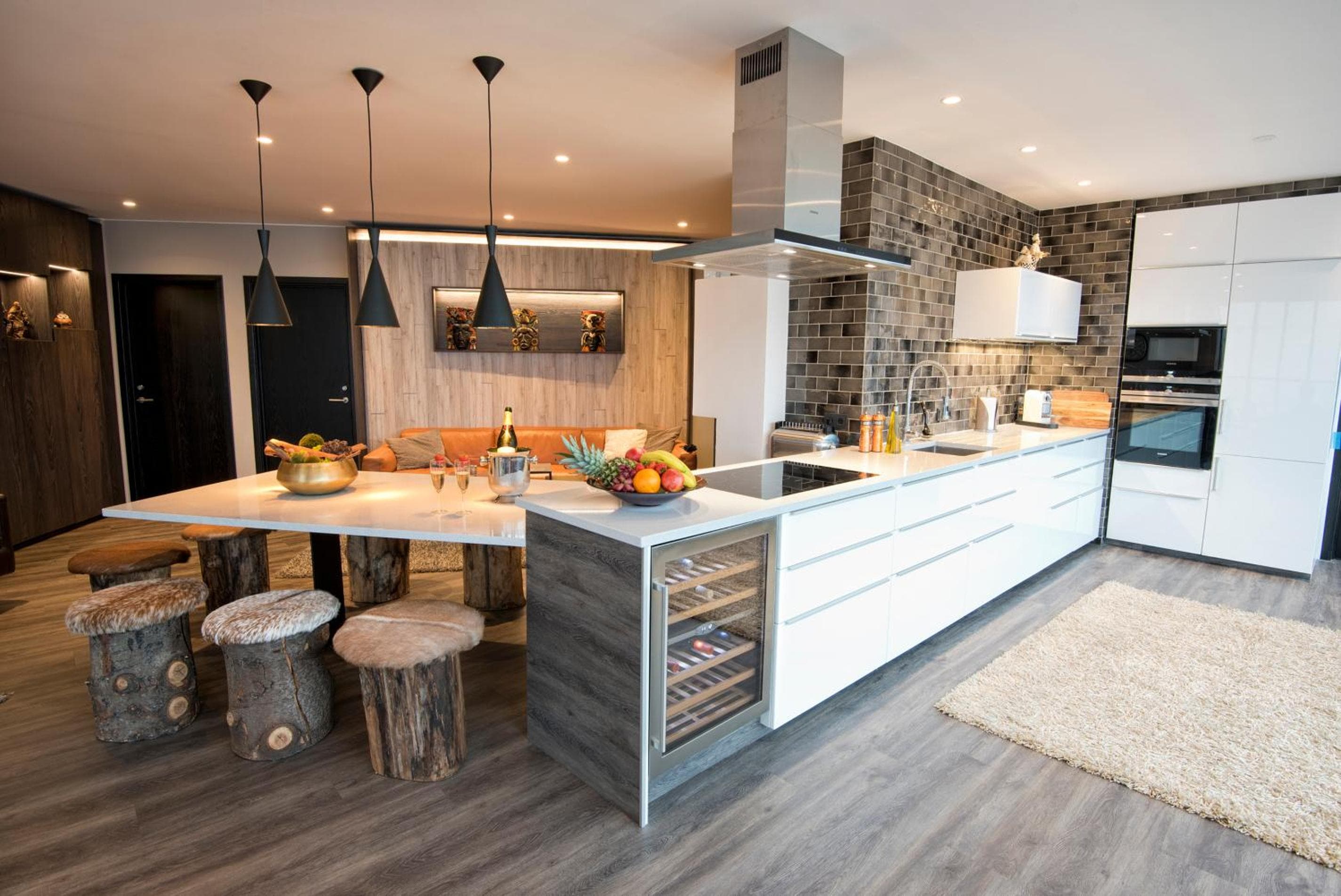 B14 Apartments & Rooms