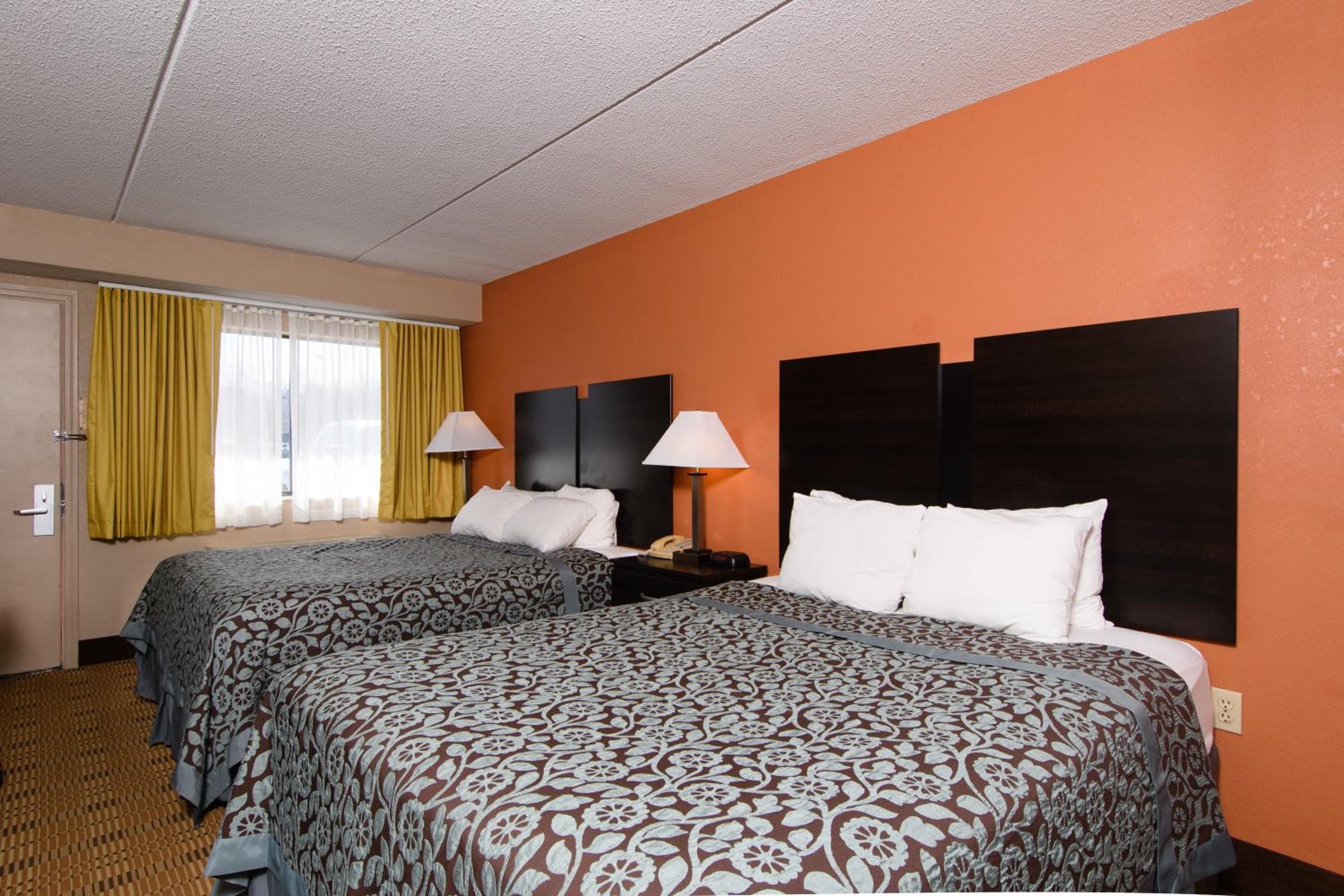 Days Inn by Wyndham Pittsburgh-Harmarville