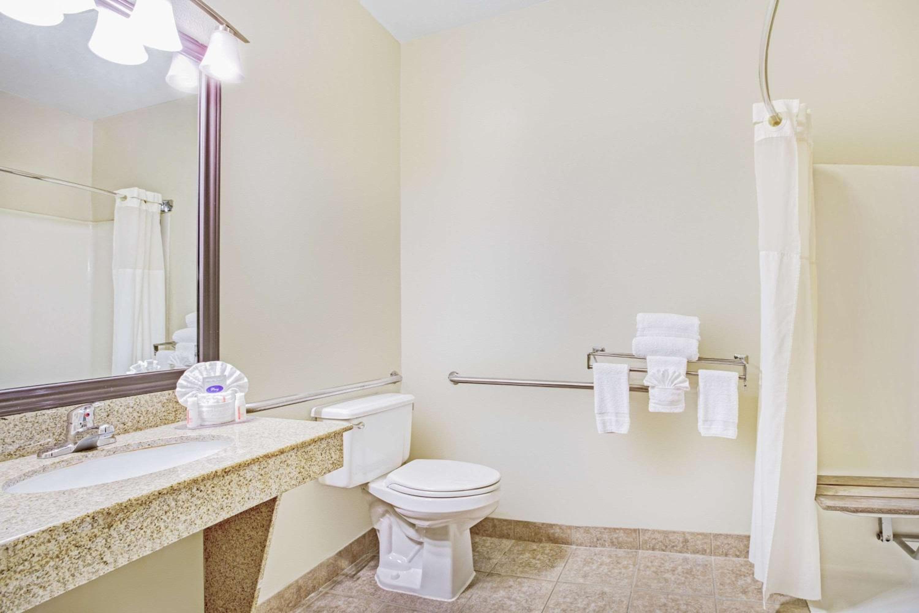 Baymont by Wyndham Dallas/ Love Field