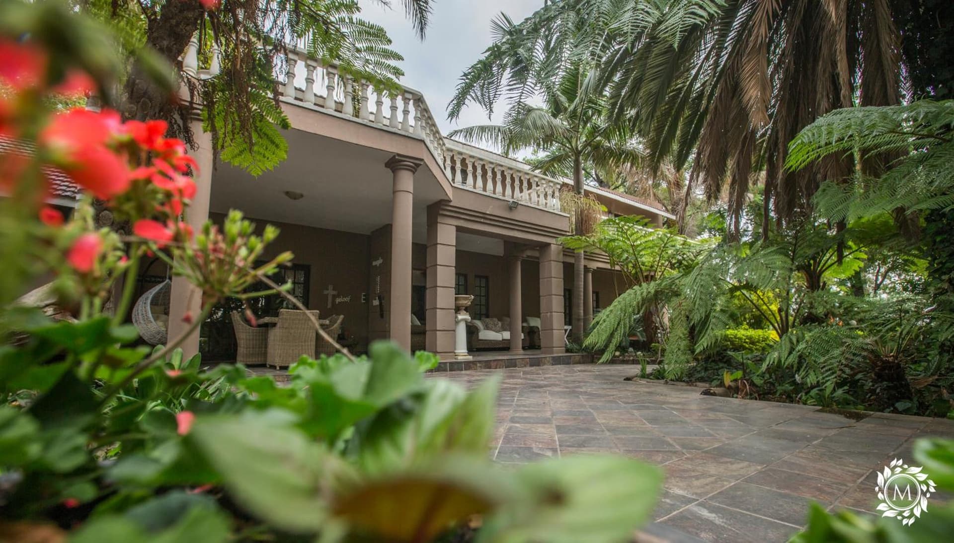 Meraki Country Manor