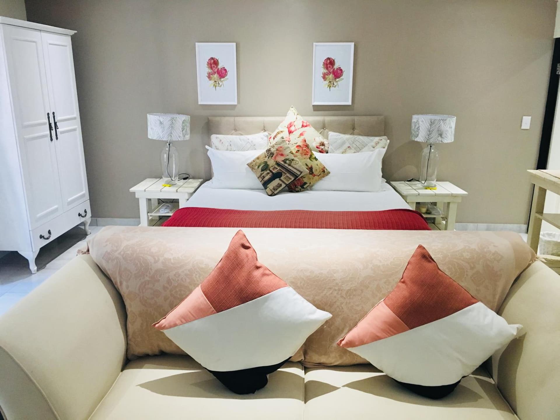 Meraki Country Manor