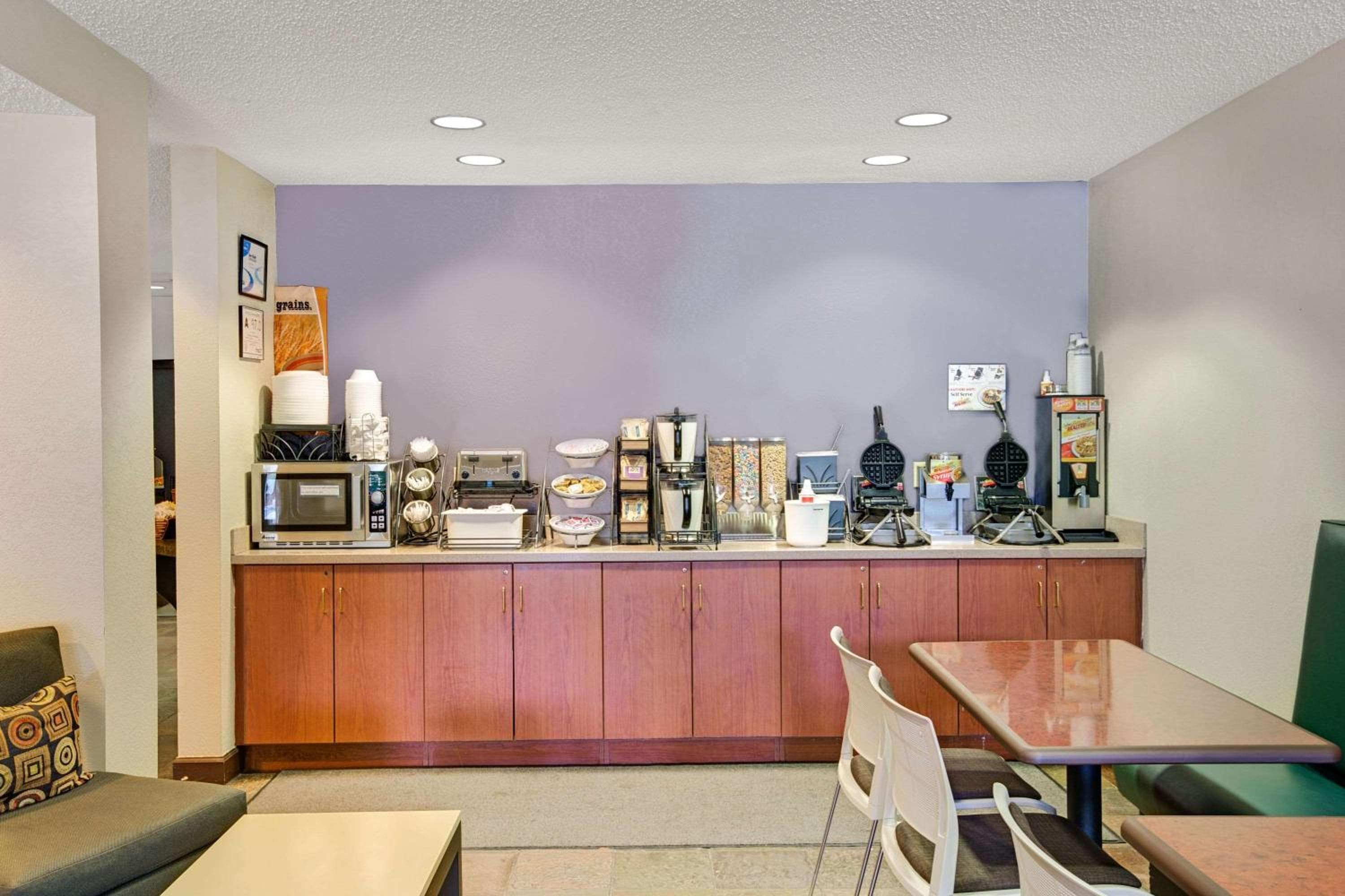 Microtel Inn & Suites by Wyndham Cherokee