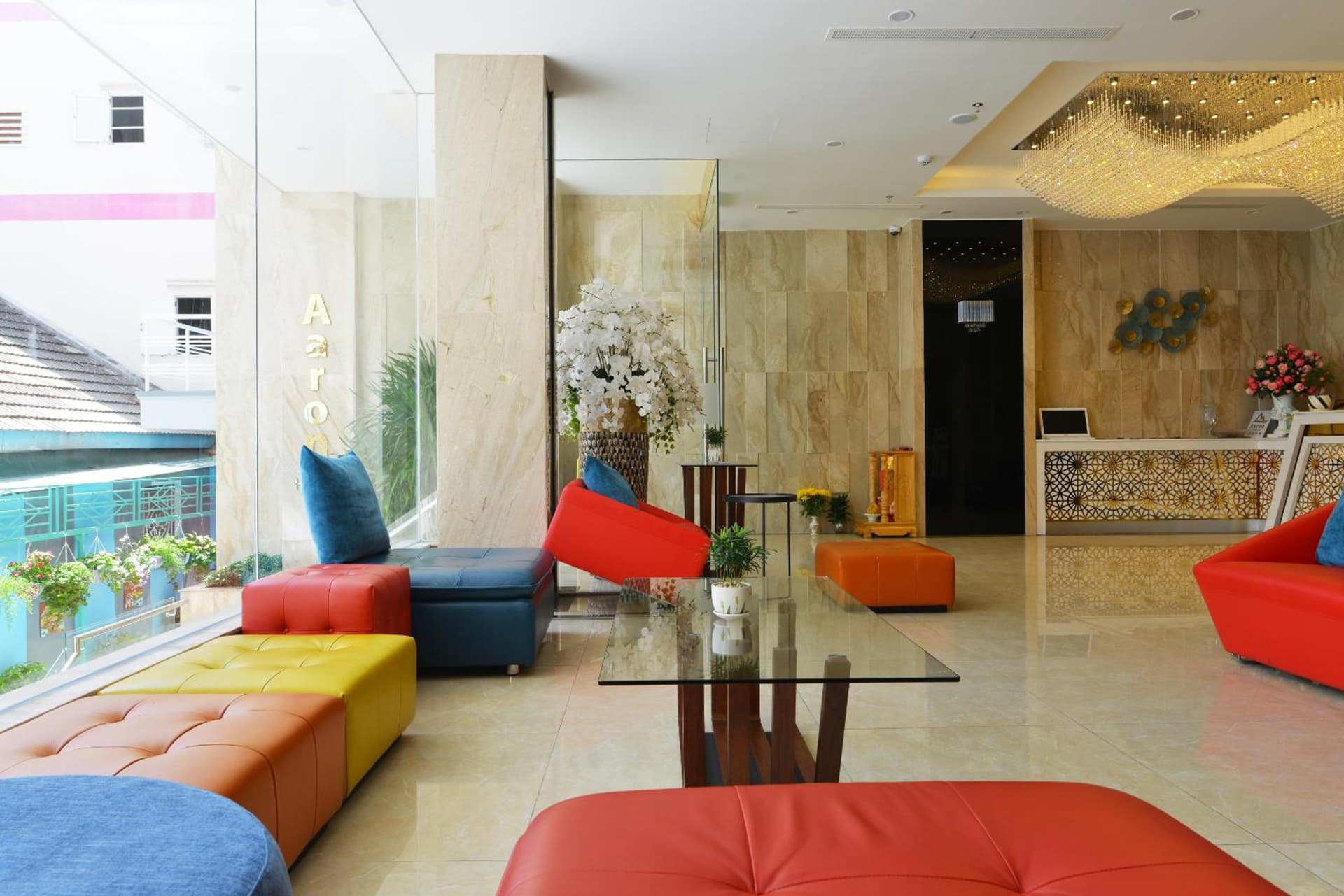 Aaron Hotel