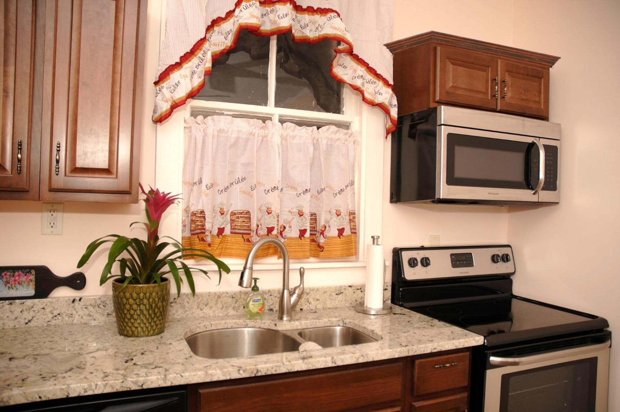 Historic Luxury Two Bedroom Apartment