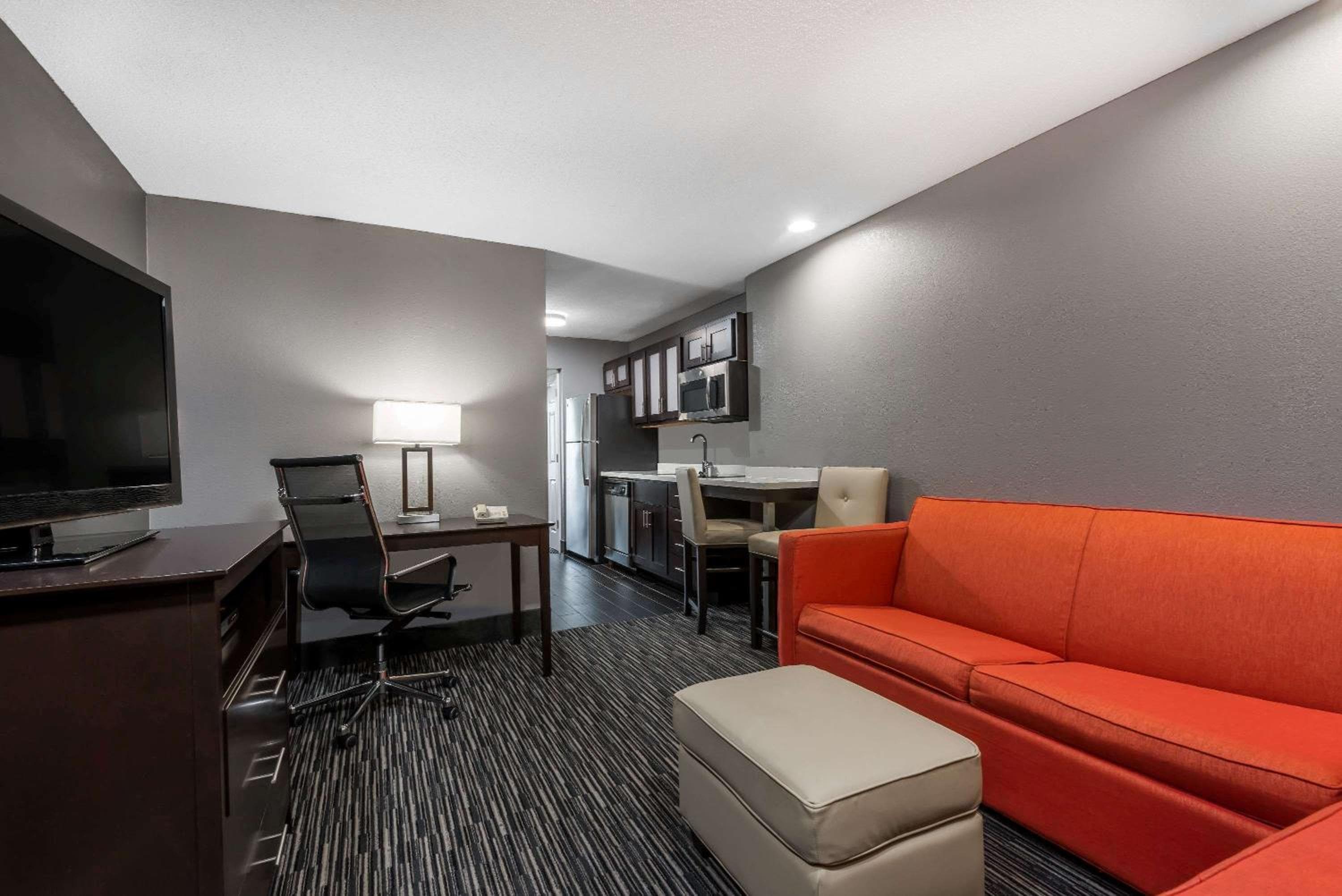 Hawthorn Extended Stay by Wyndham Columbus West
