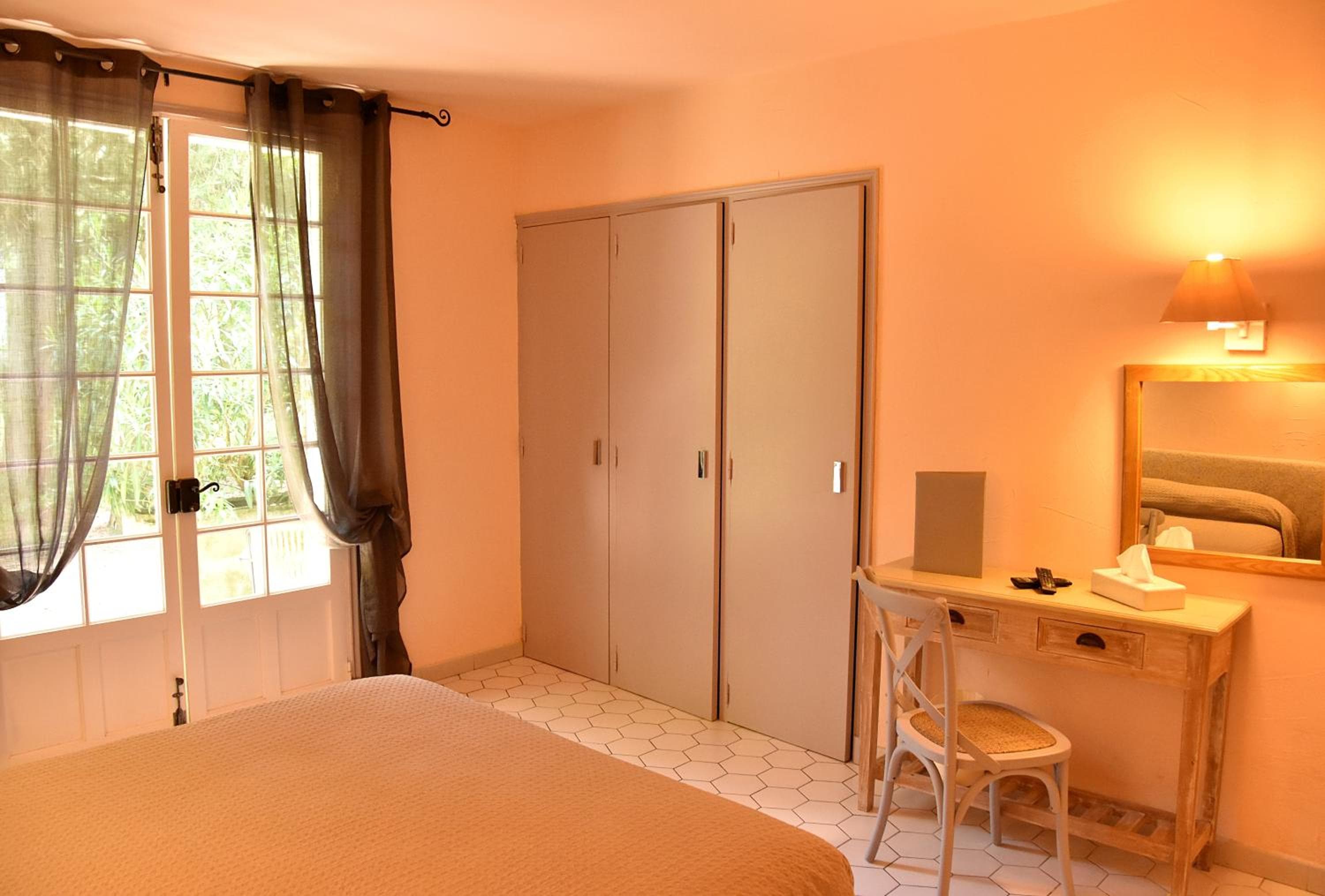 Hotel Les Mazets Des Roches