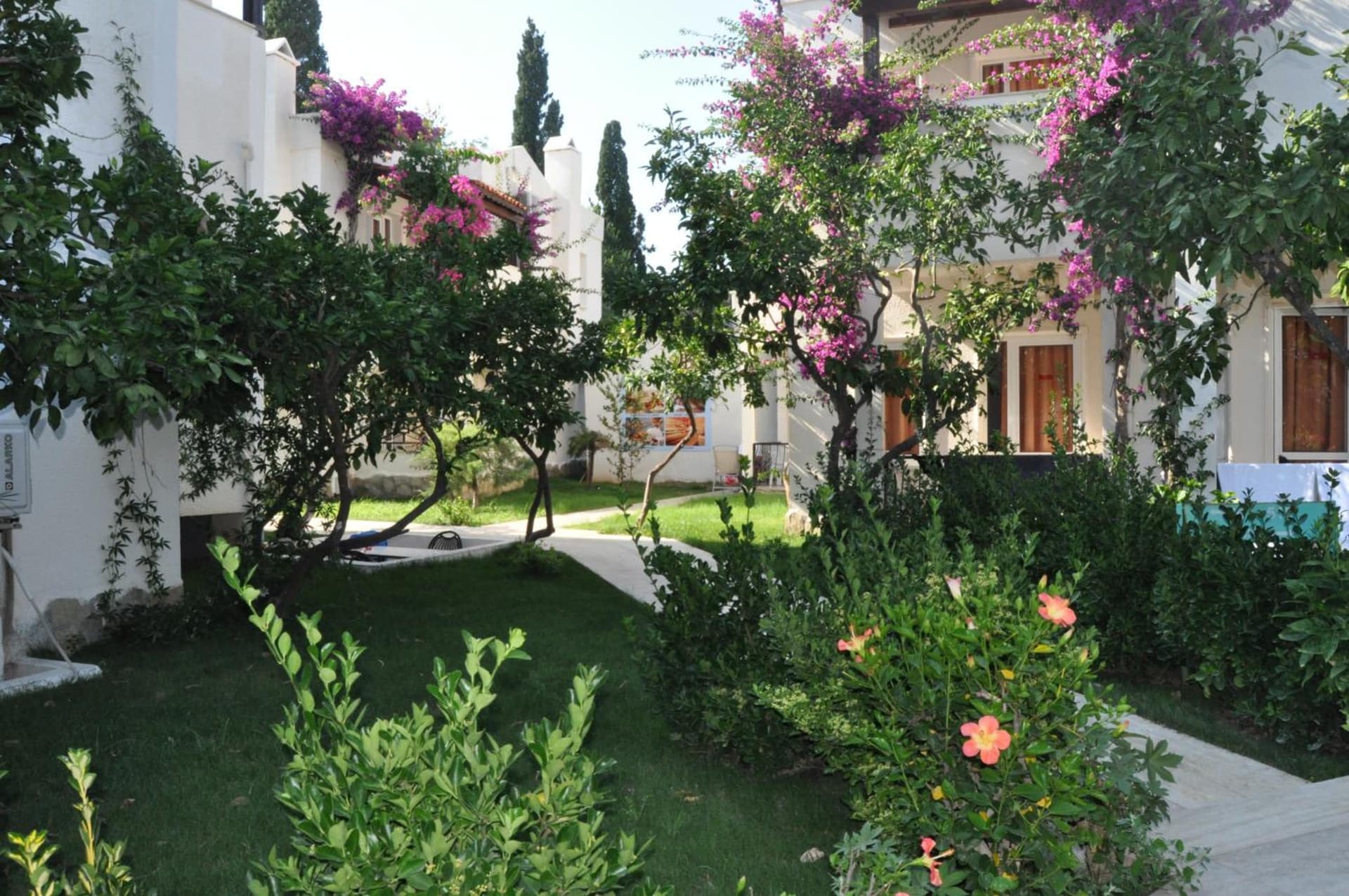 Summer Garden Suites Beach Hotel