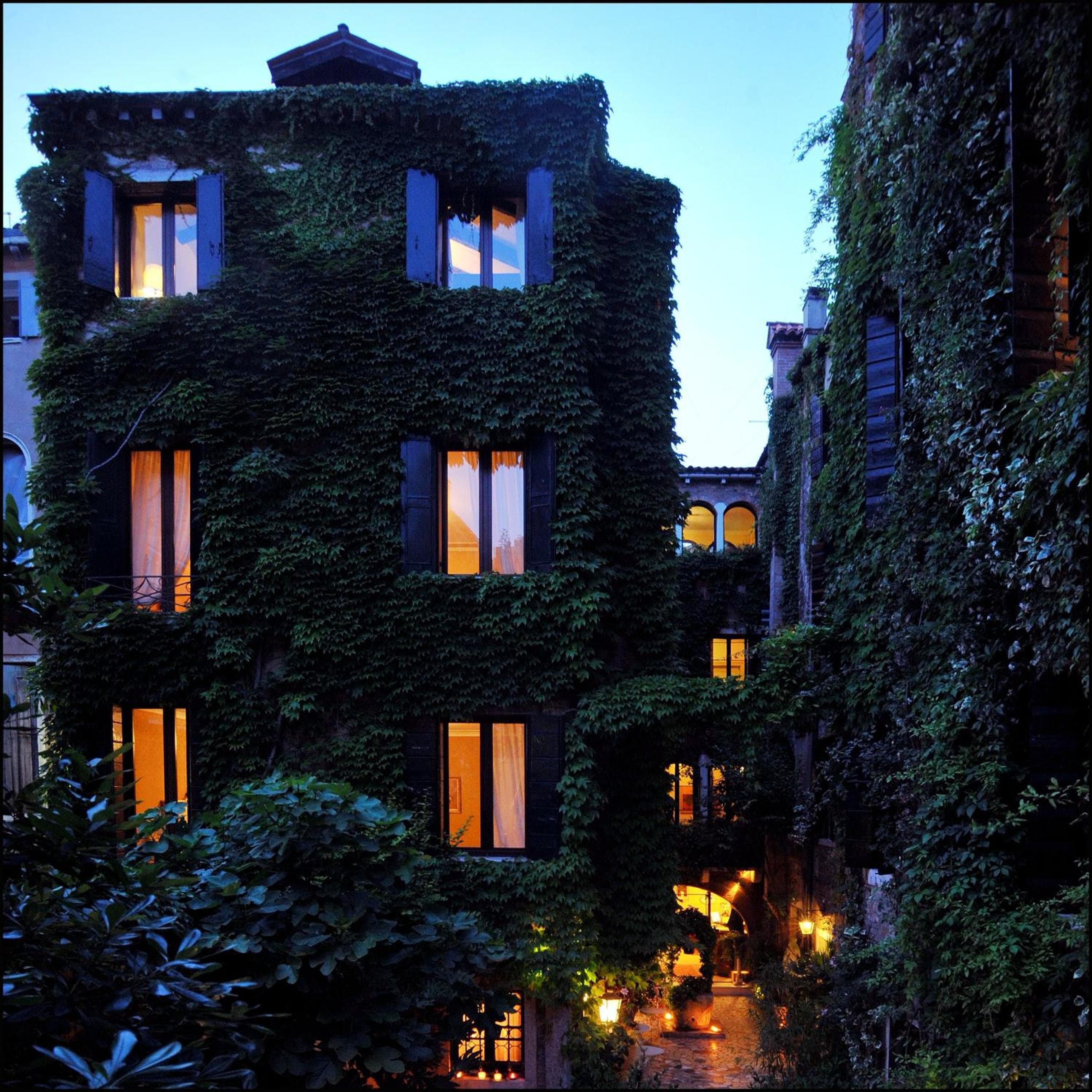 Hotel Flora - By Romanelli Family