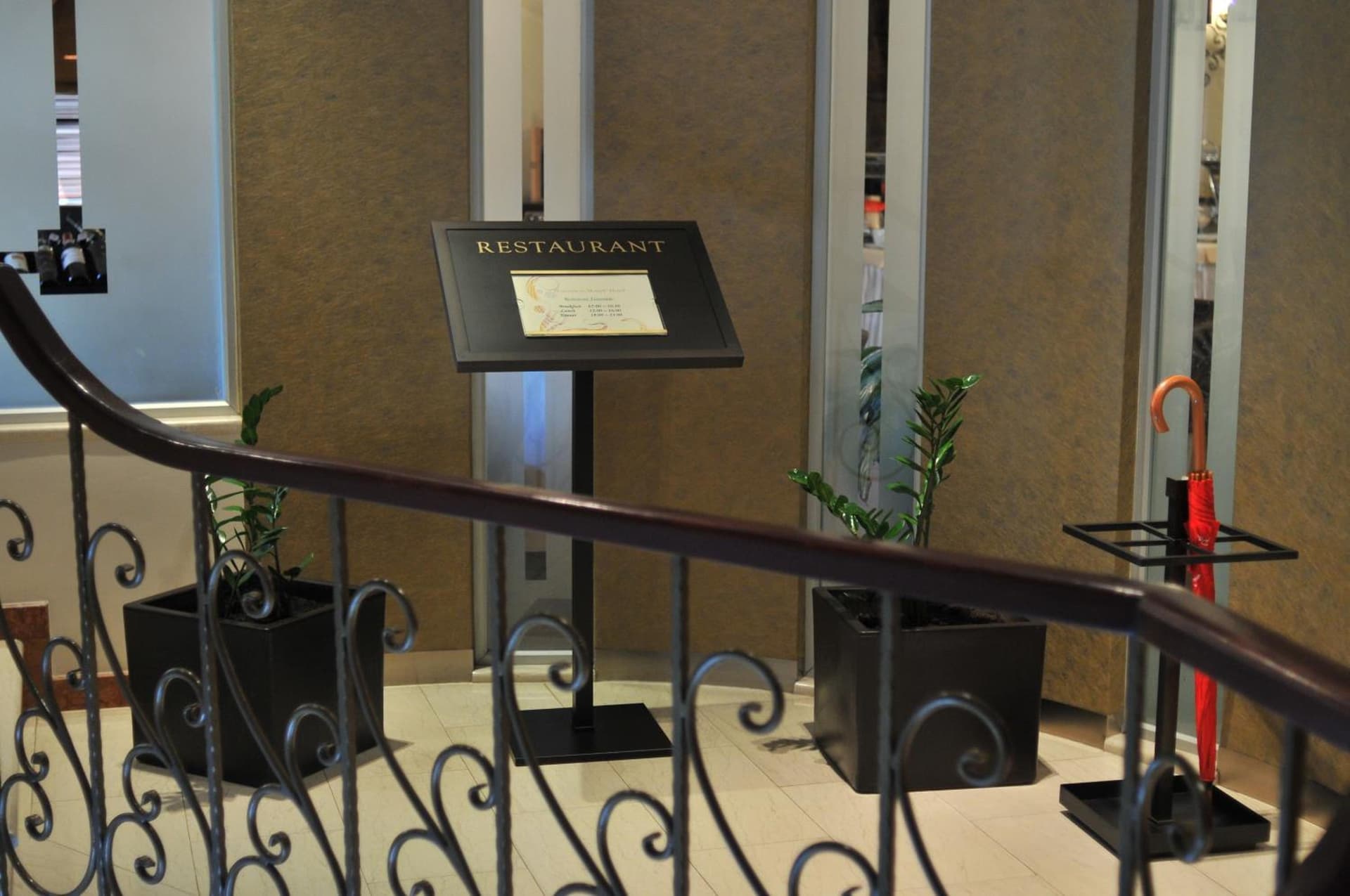 MonarC Hotel
