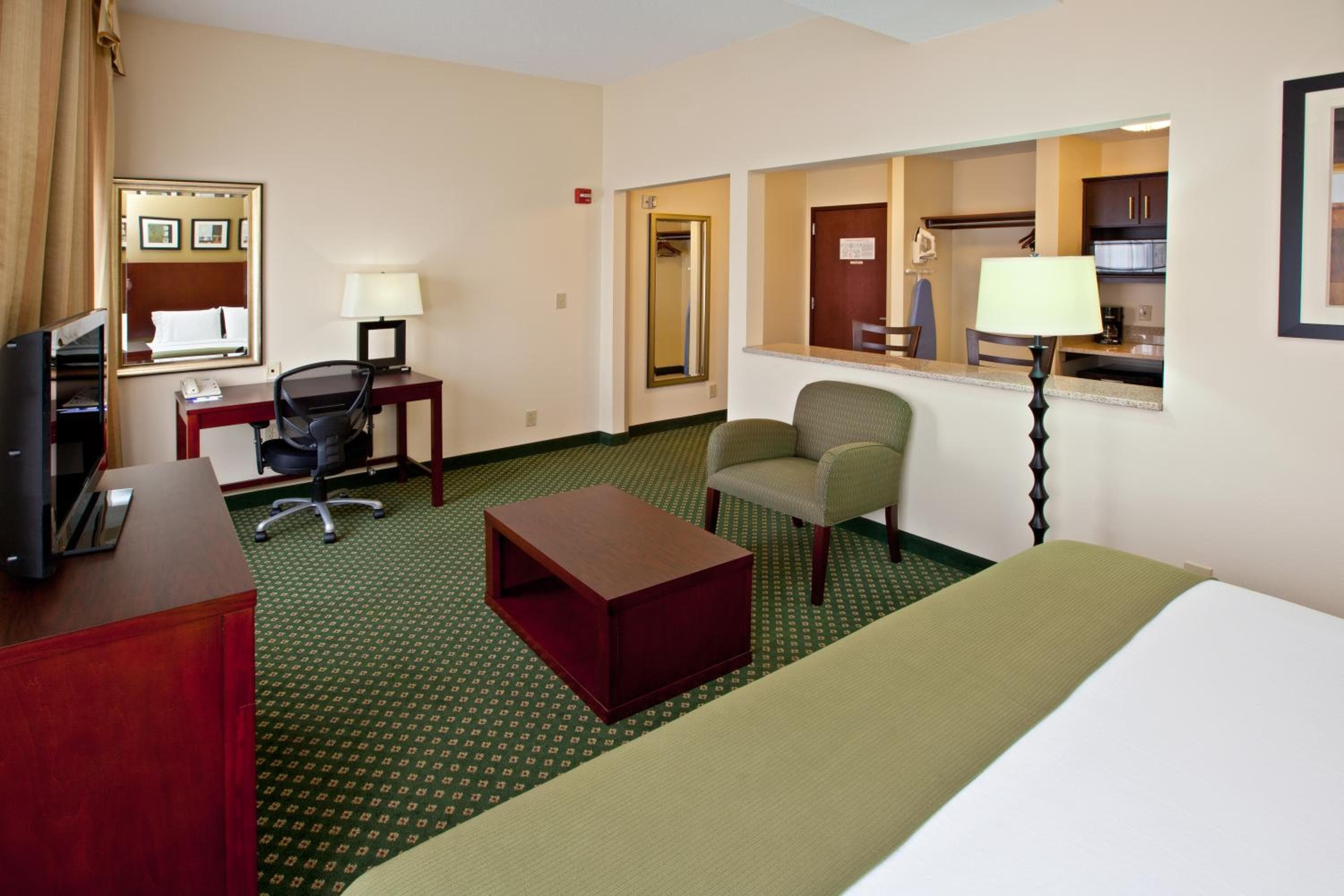 Holiday Inn Express & Suites Indianapolis - East by IHG