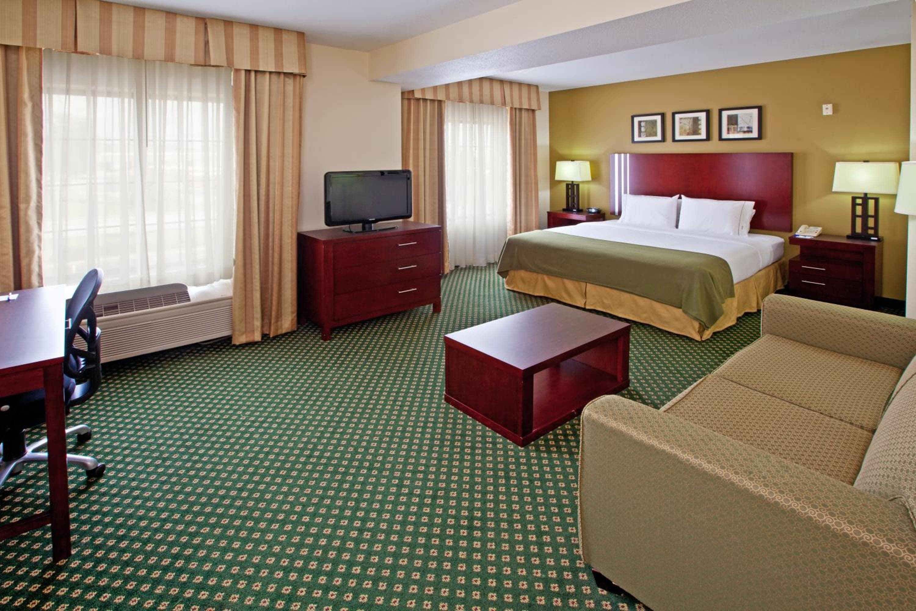 Holiday Inn Express & Suites Indianapolis - East by IHG