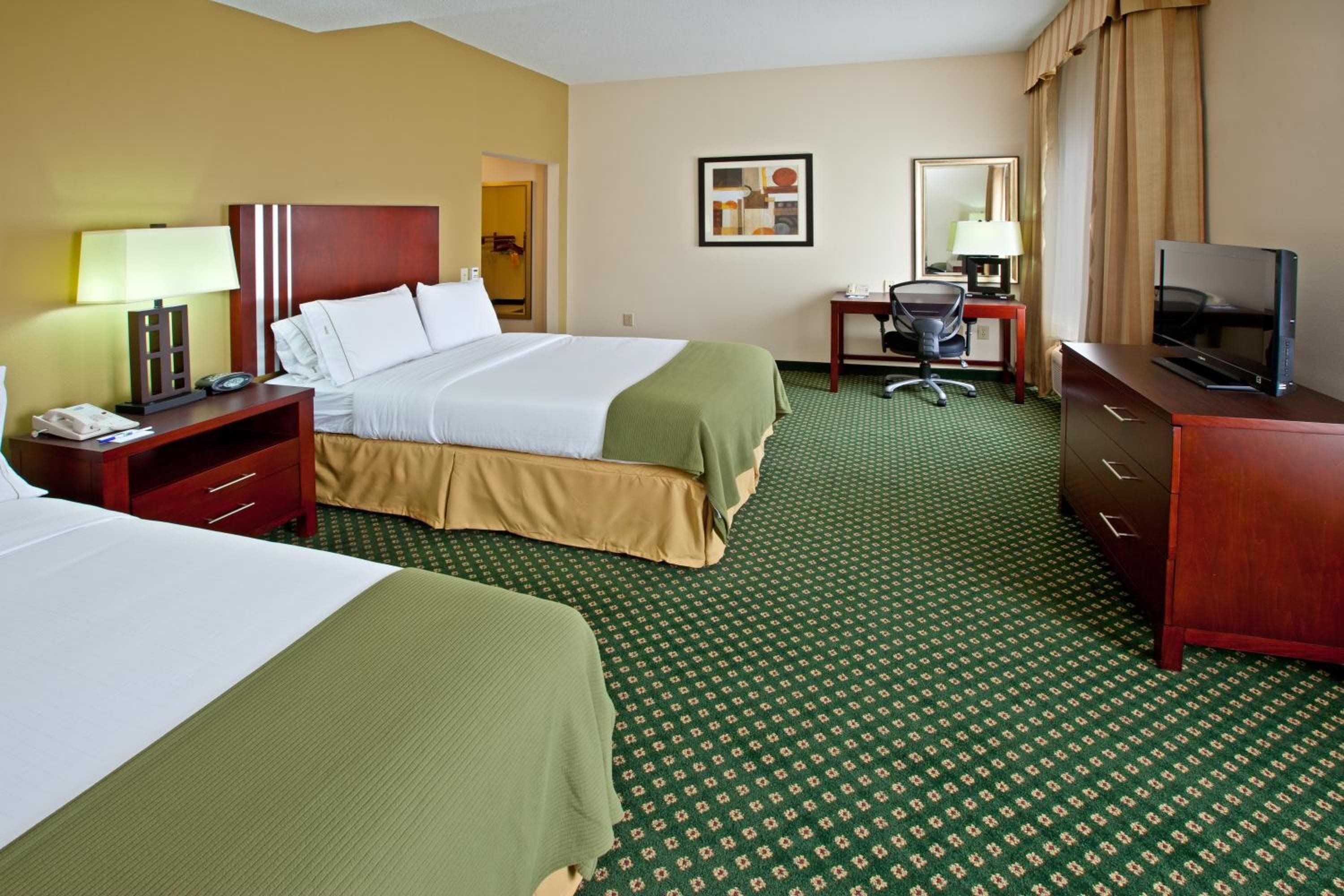 Holiday Inn Express & Suites Indianapolis - East by IHG