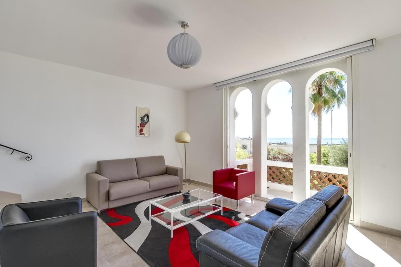 Holiday Home with beautiful Sea View