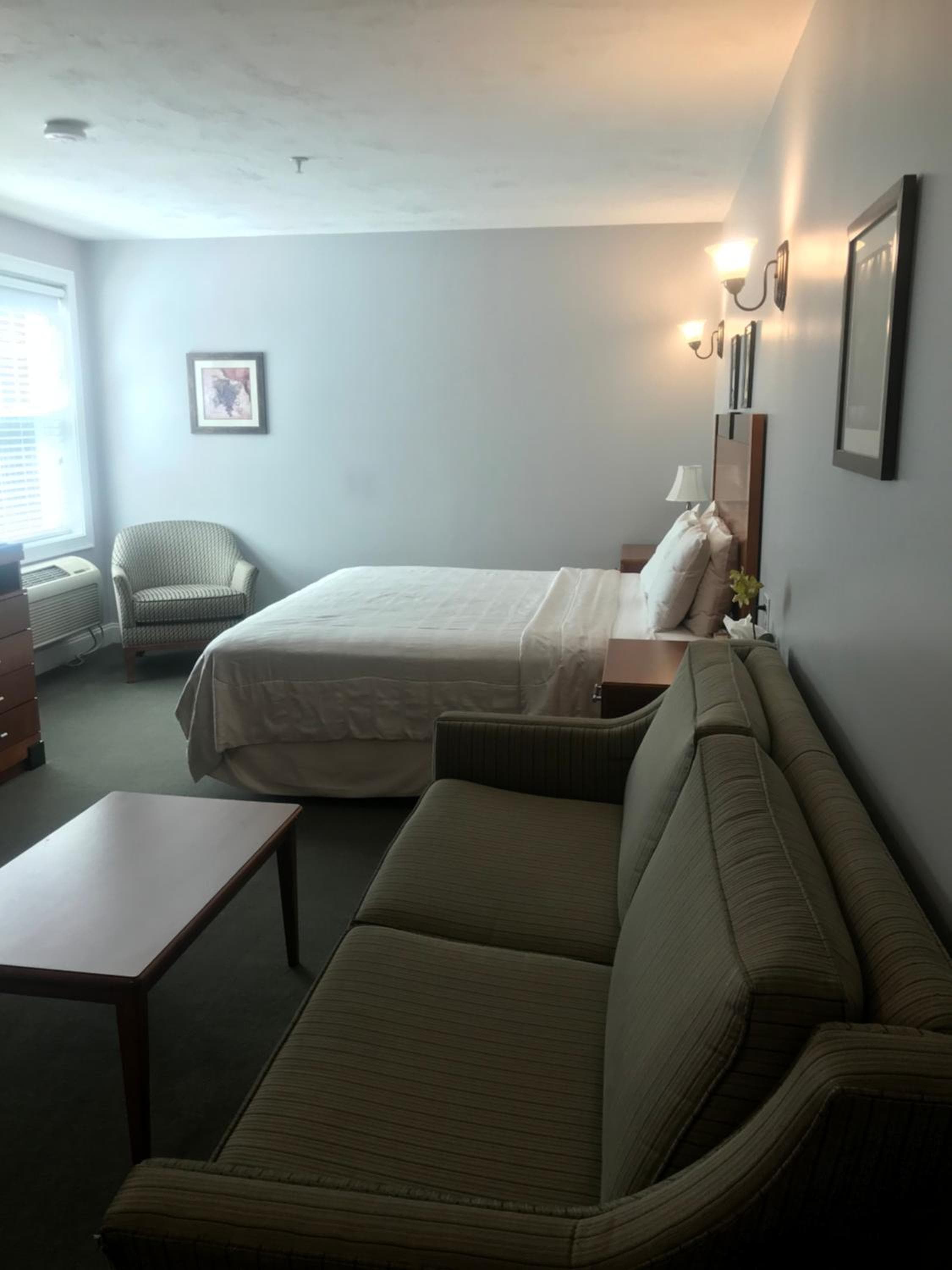 Crescent Suites Hotel