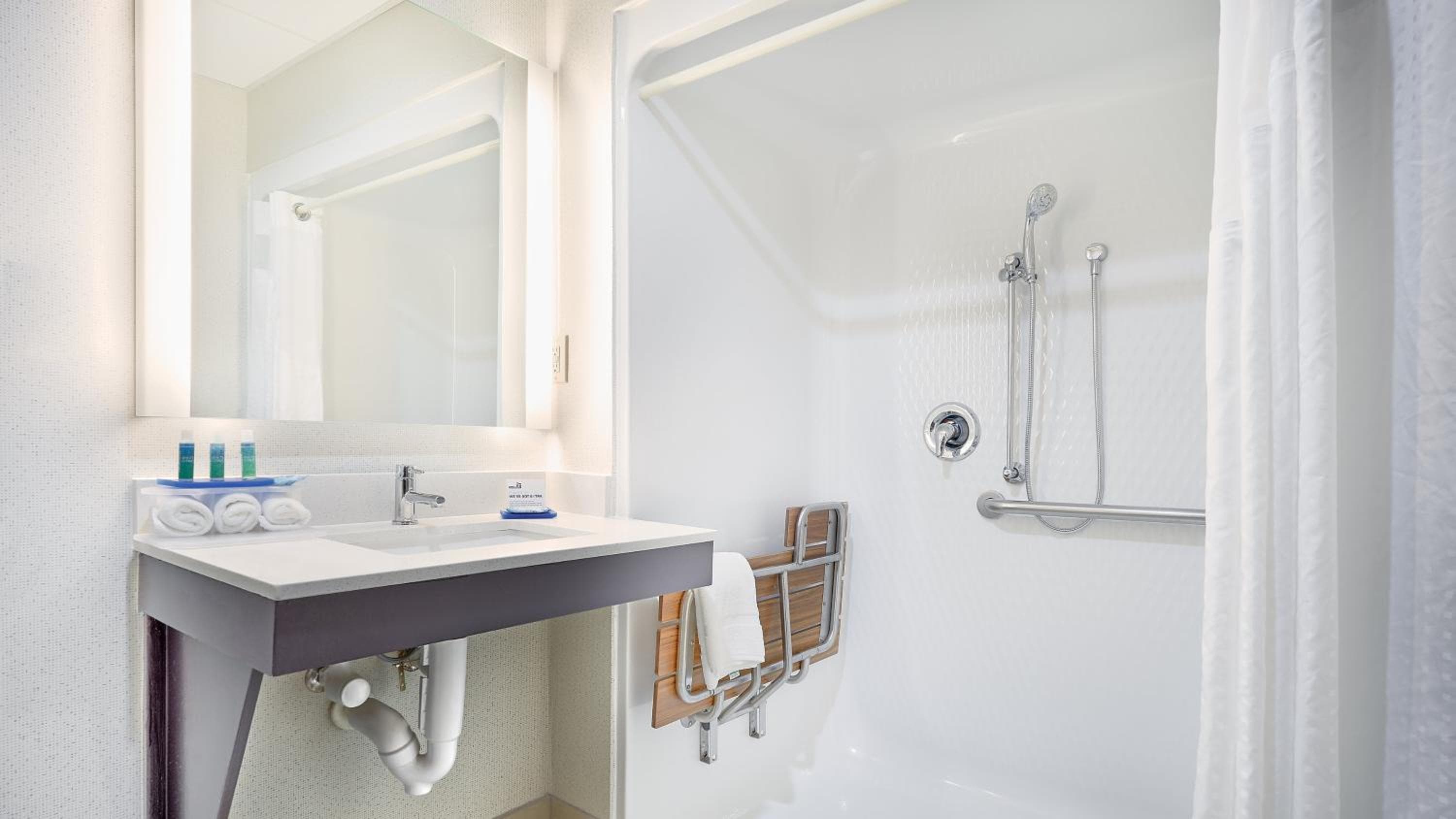 Holiday Inn Express & Suites Asheville SW - Outlet Ctr Area by IHG