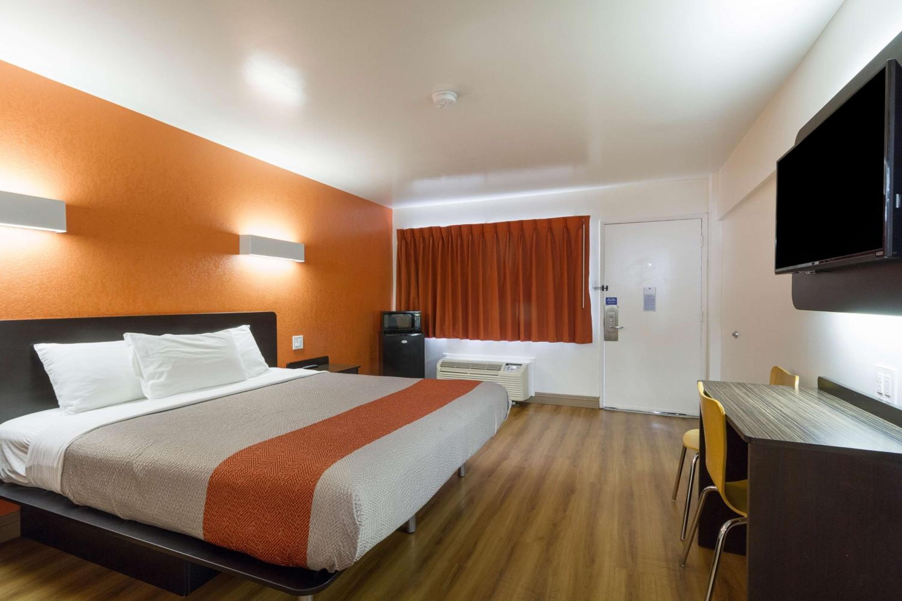 Motel 6-Claremont, CA