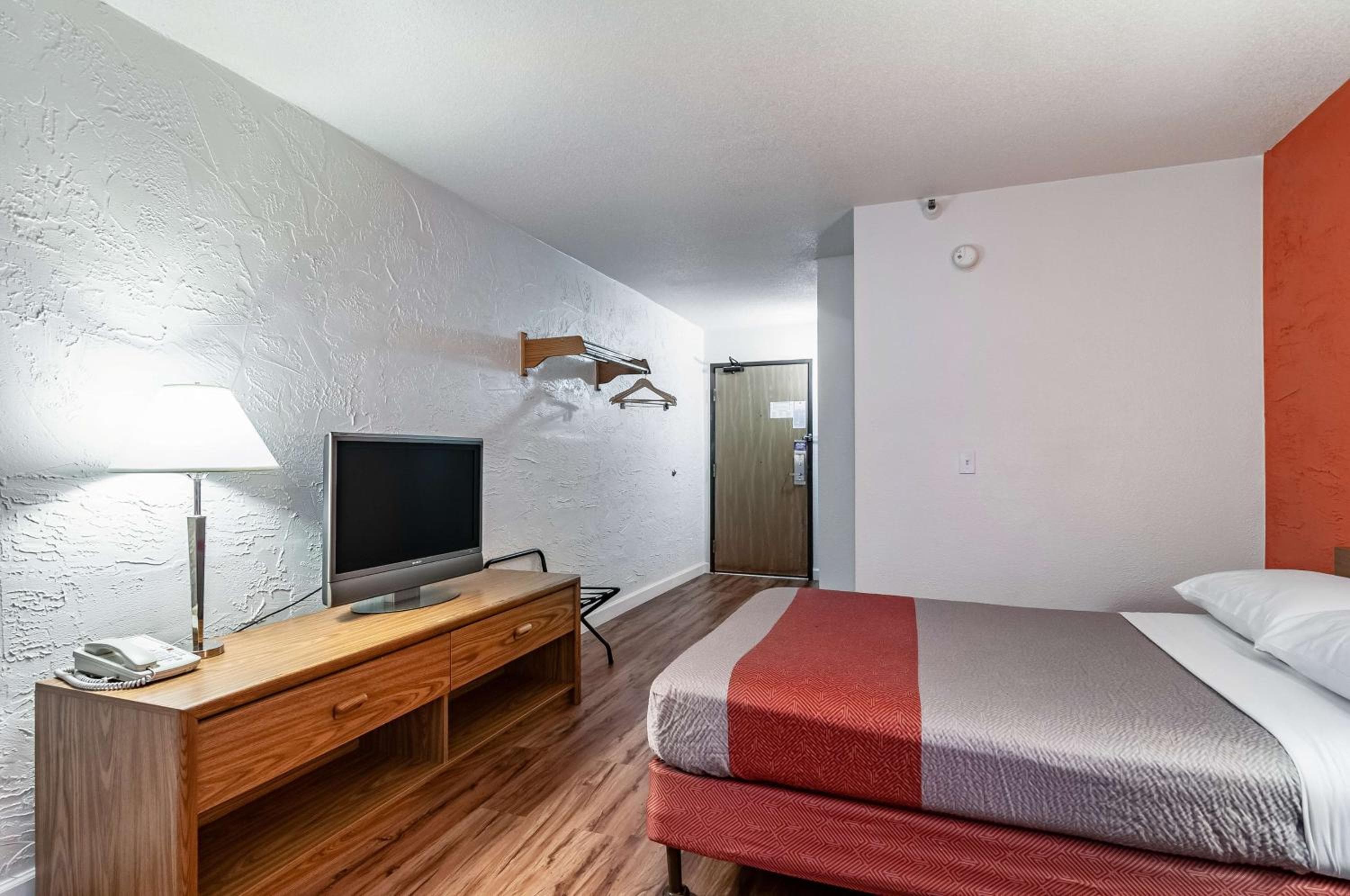 Motel 6-Naperville, IL