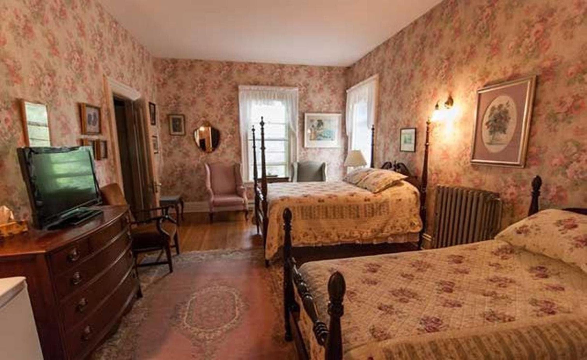 Carriage House Inn