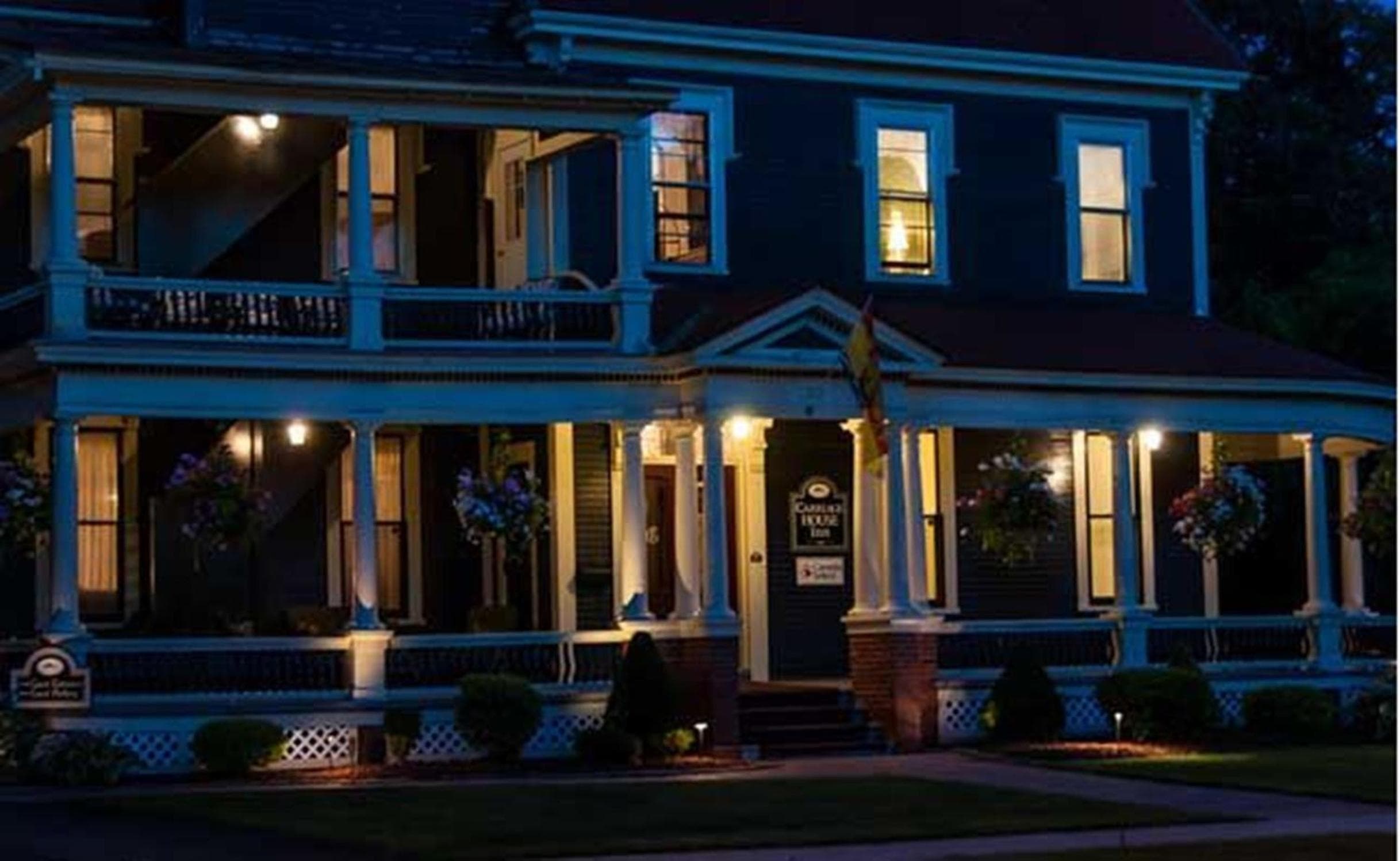 Carriage House Inn