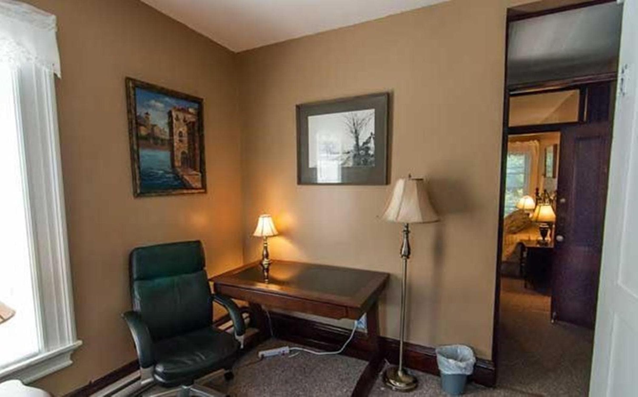 Carriage House Inn