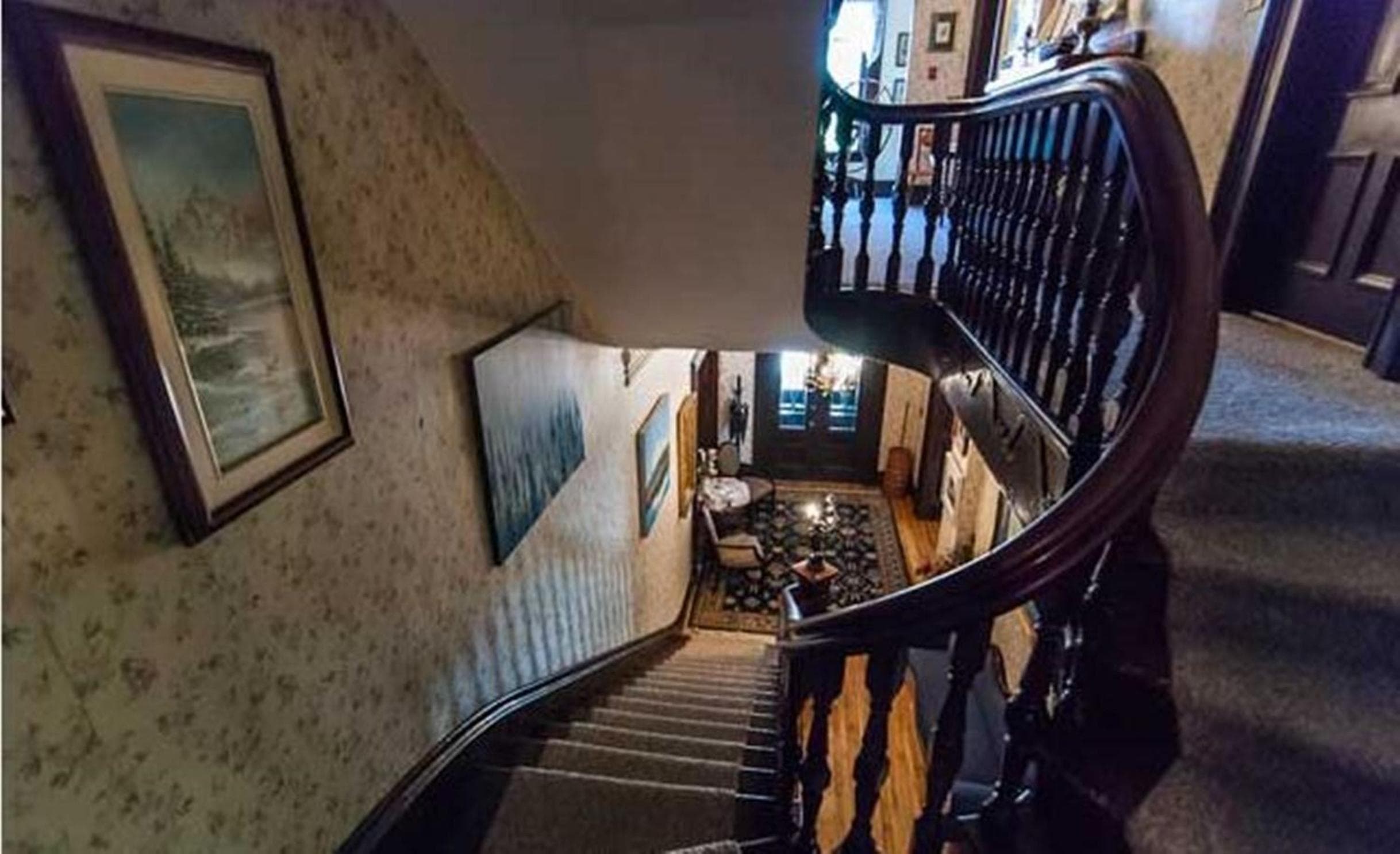 Carriage House Inn