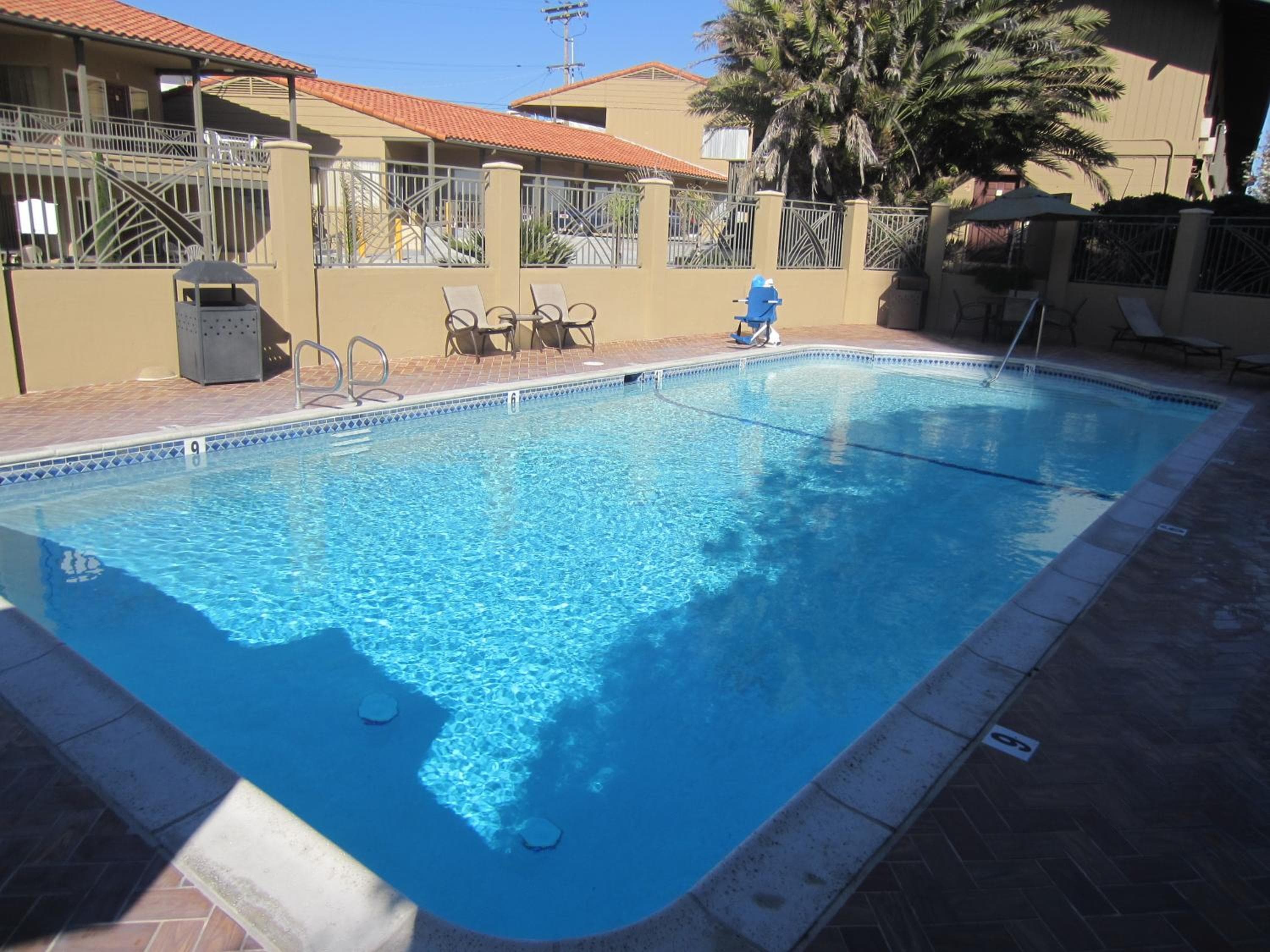 Pacific Shores Inn